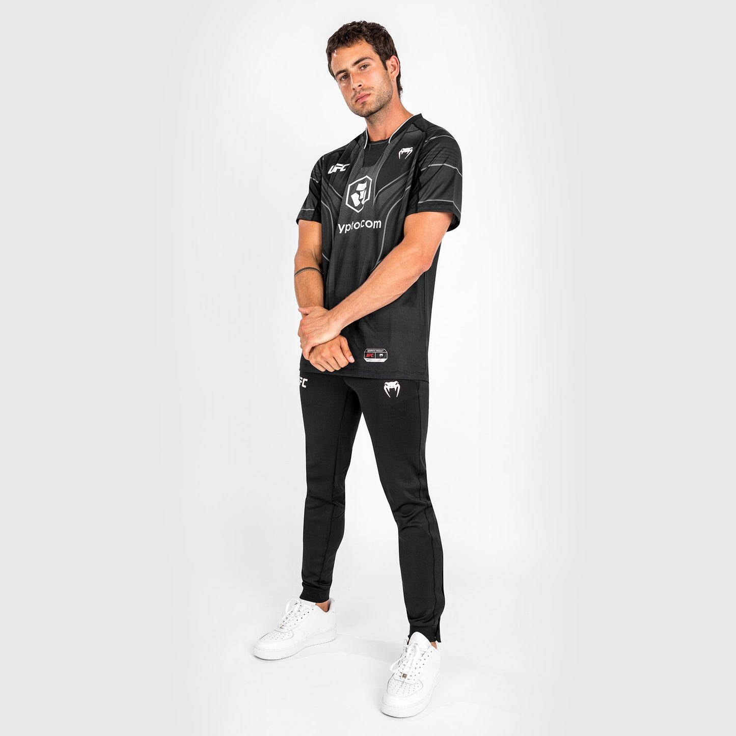 UFC Venum Authentic Fight Night 2.0 키트 by Venum 남성용 워크아웃 저지 – 블랙