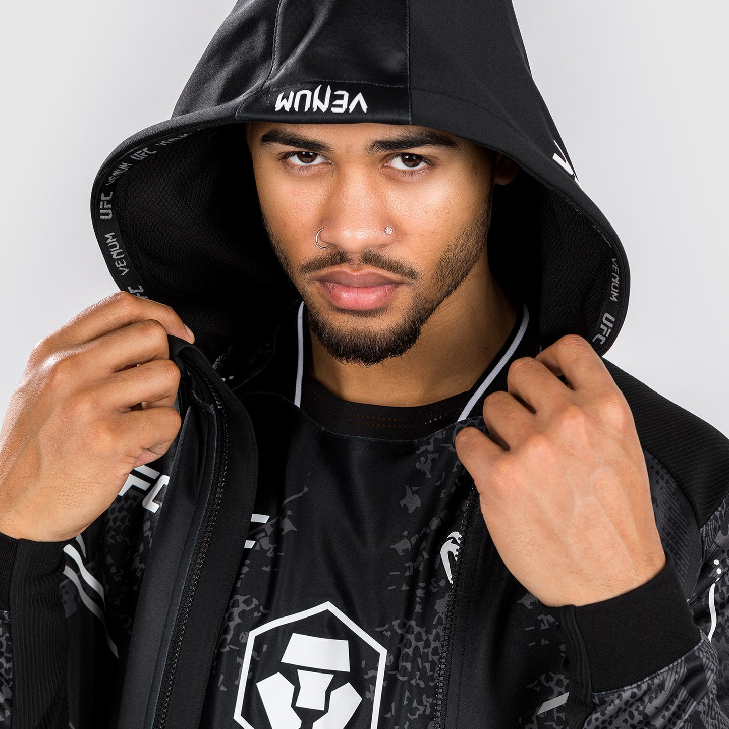 UFC Adrenaline by Venum Authentic Fight Night 남성용 워크아웃 후디 – 블랙