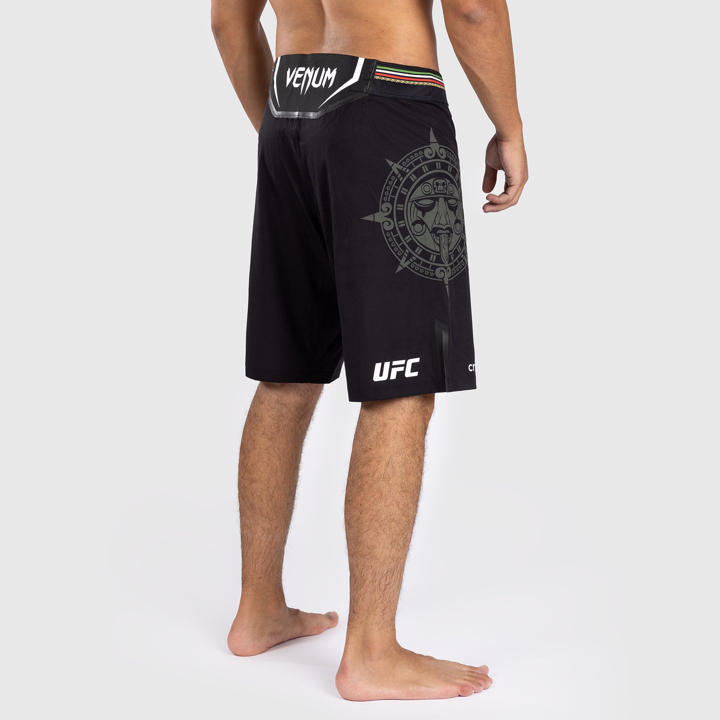 Noche UFC By Venum Authentic Men’s 파이트 쇼츠 – 롱 핏 – 블랙