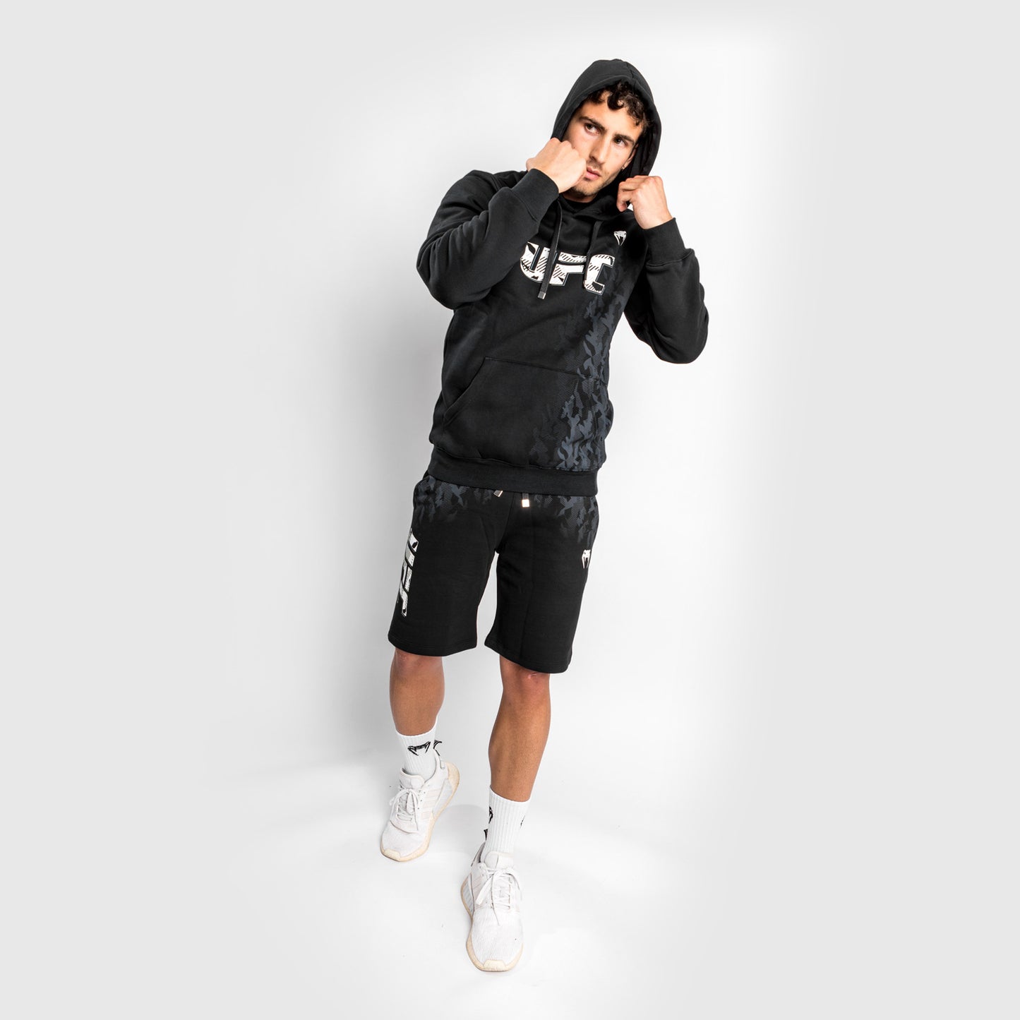 UFC Venum Authentic Fight Week 남성용 풀오버 후디 – 블랙