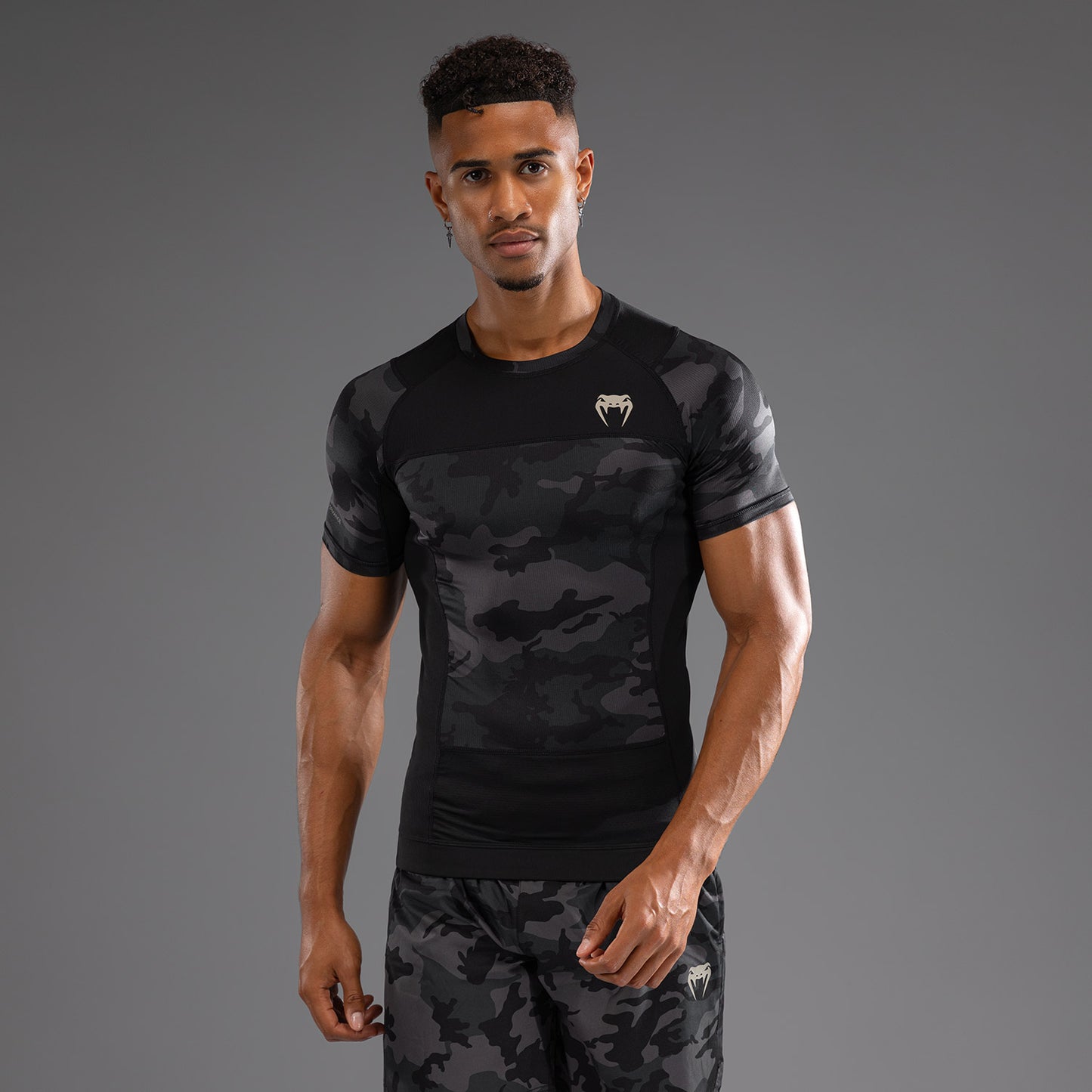 Venum G-Fit Air 남성용 반팔 래쉬가드 – 디지털 어반 카모