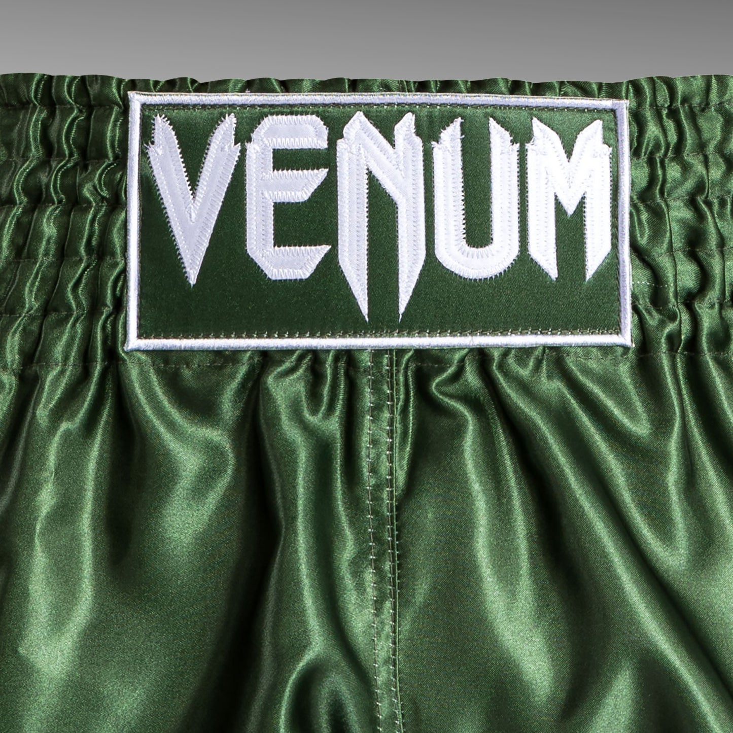 Venum Classic 무에타이 쇼츠 – 카키/화이트