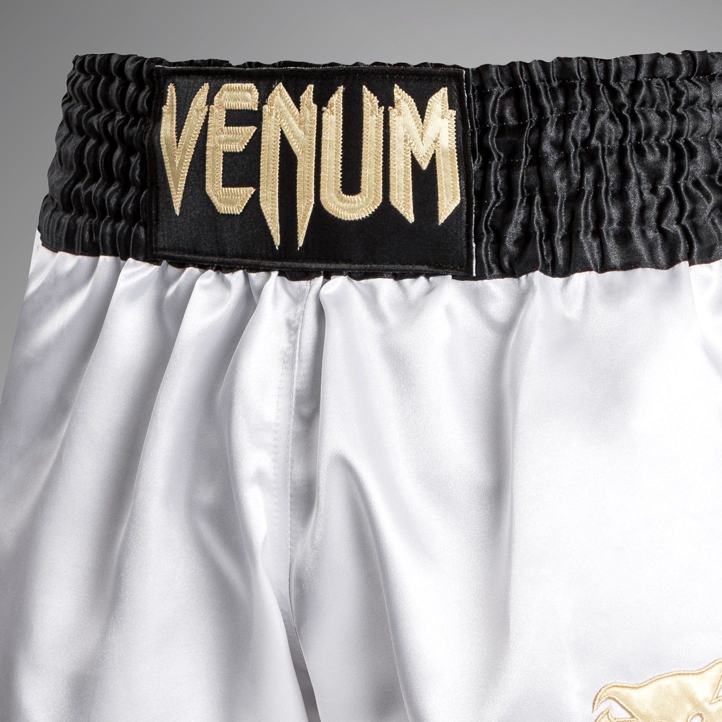 Venum Classic 무에타이 쇼츠 – 화이트/골드/블랙
