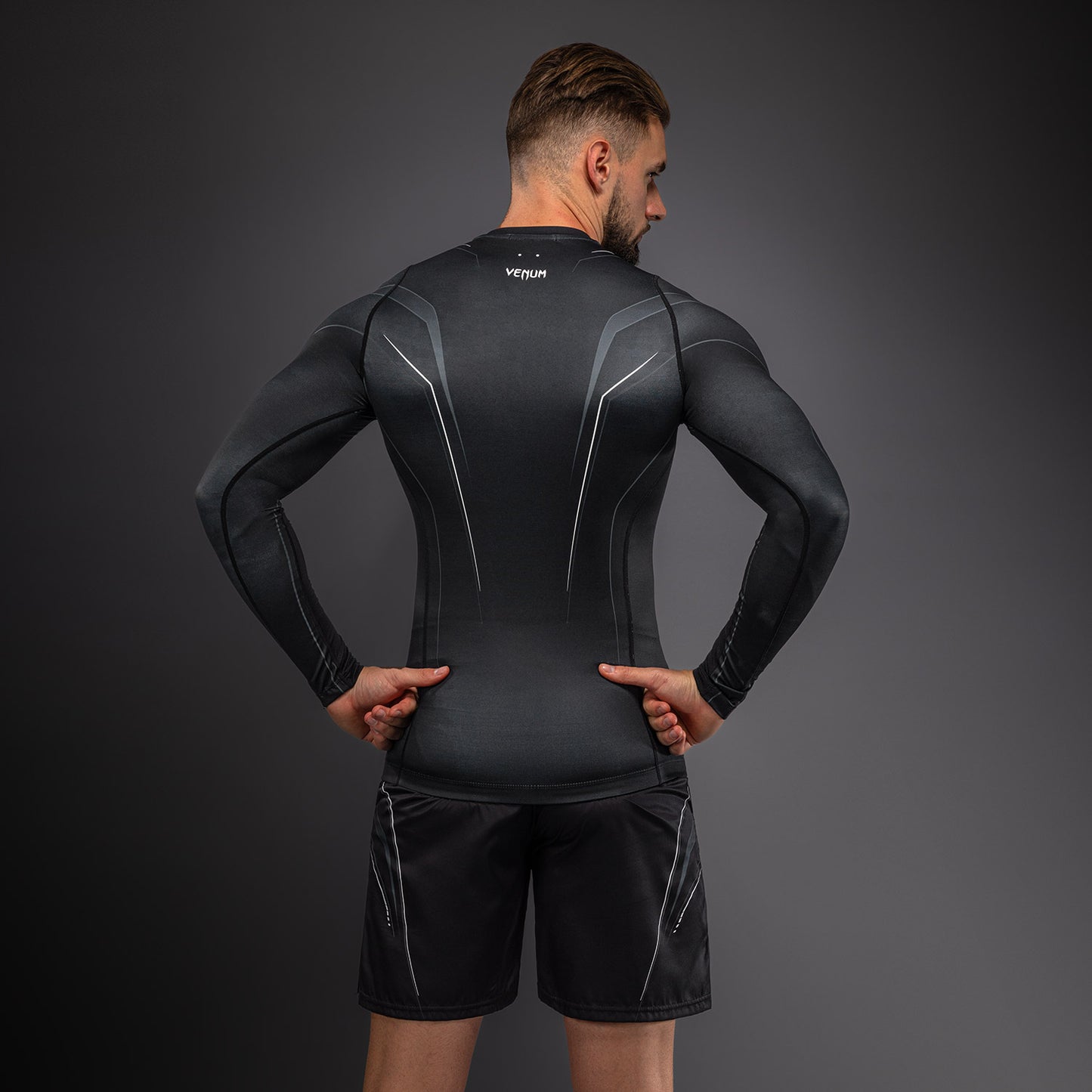 Venum Streamline 스트림라인 긴팔 래쉬가드 블랙/화이트