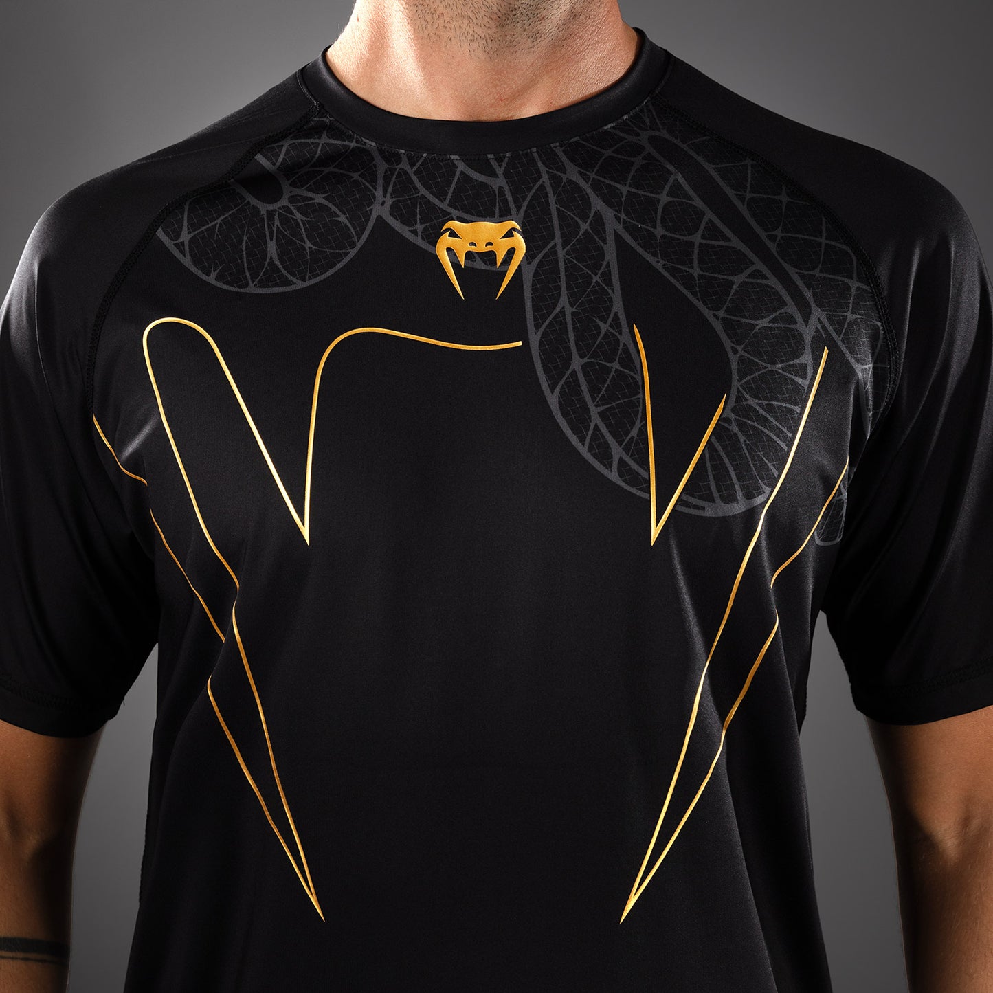 Venum Serpenti 드라이 테크 티셔츠 – 블랙/실버/골드