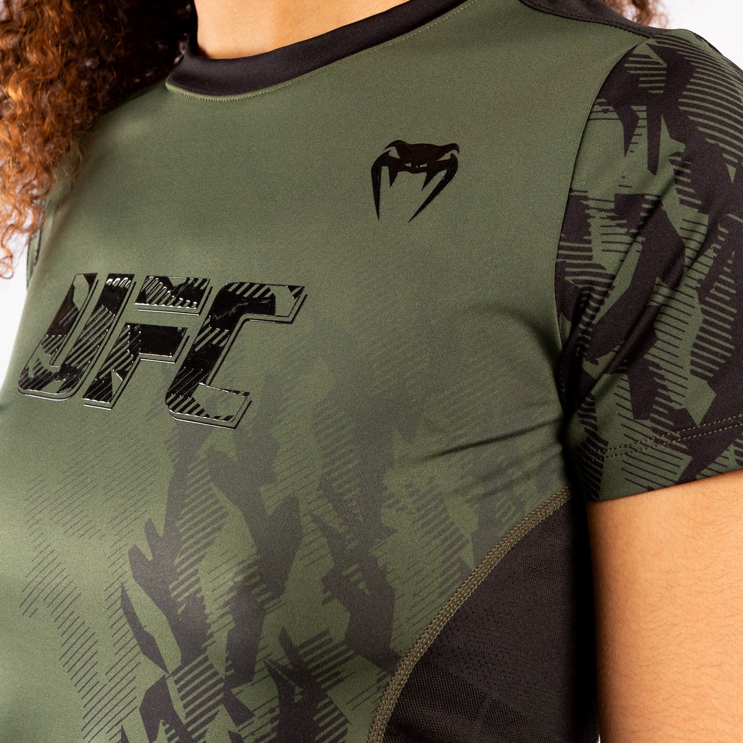 Venum UFC Authentic Fight Week 여성 퍼포먼스 반팔 티셔츠 – 카키