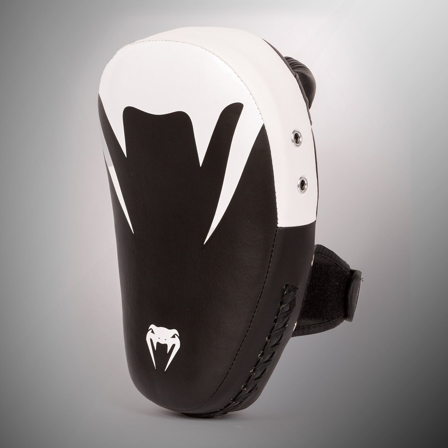 Venum Kick Boxing Gear 2.0 마이크로 파이버 스몰 포즈 – 블랙/화이트