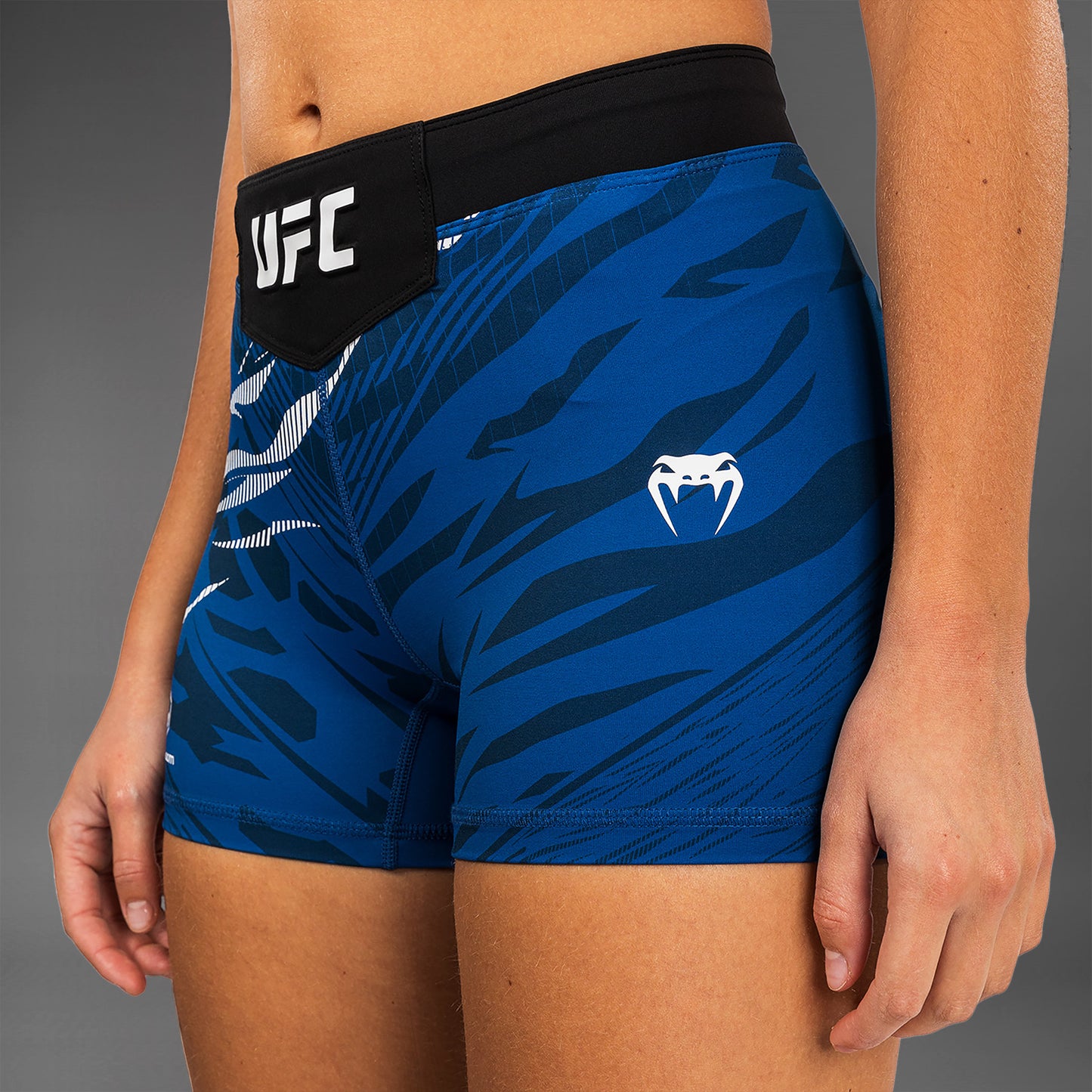 UFC Fusion by Venum 여성용 발리 투도 쇼츠 – 숏 핏 – 블루
