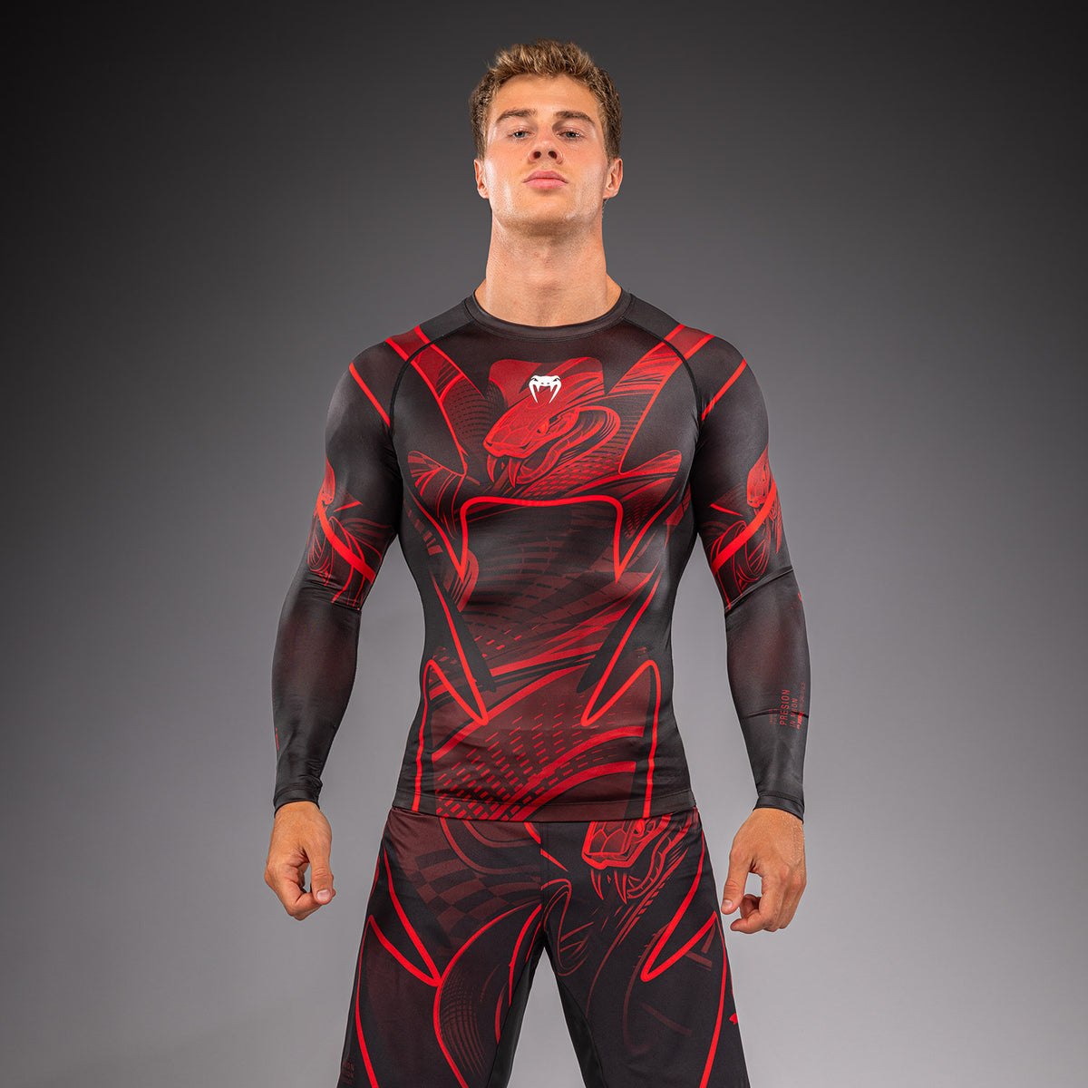 Venum Crimson Viper 2.0 긴팔 래시가드 - 블랙/레드