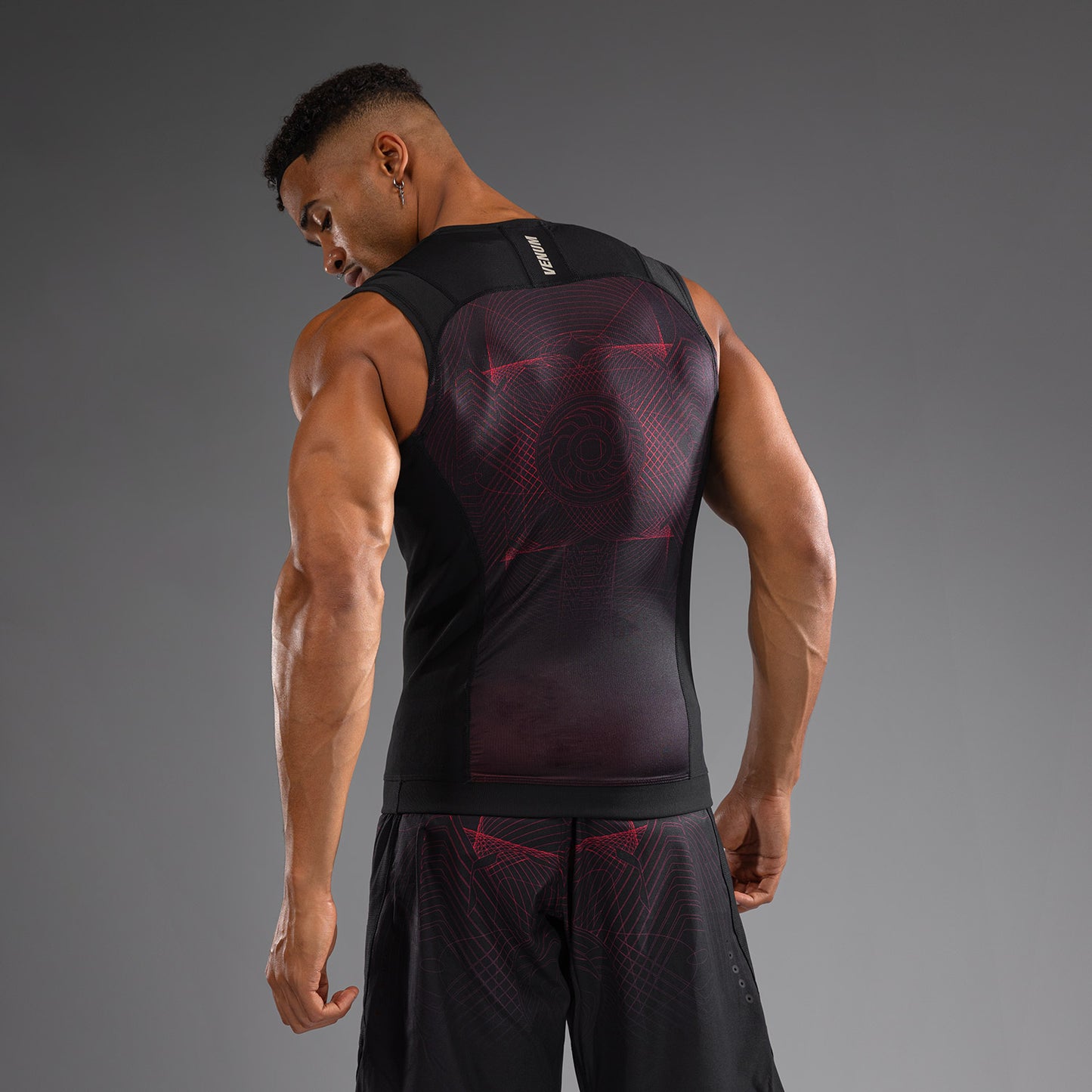 Venum G-Fit Air 남성용 민소매 래쉬가드 – 딥 블랙/파이어 레드