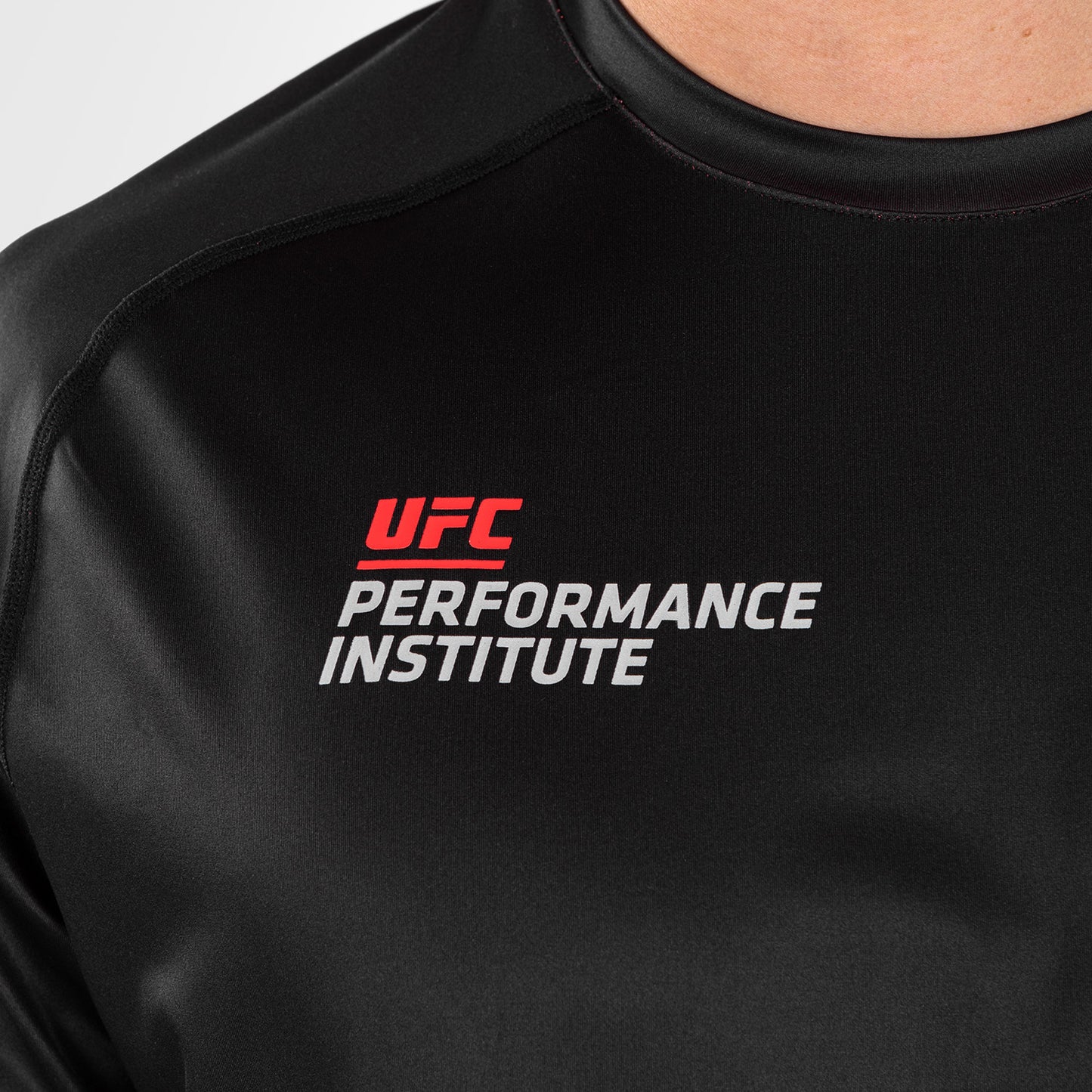 UFC Venum Performance Institute 2.0 남성용 드라이 테크 티셔츠 – 블랙/레드