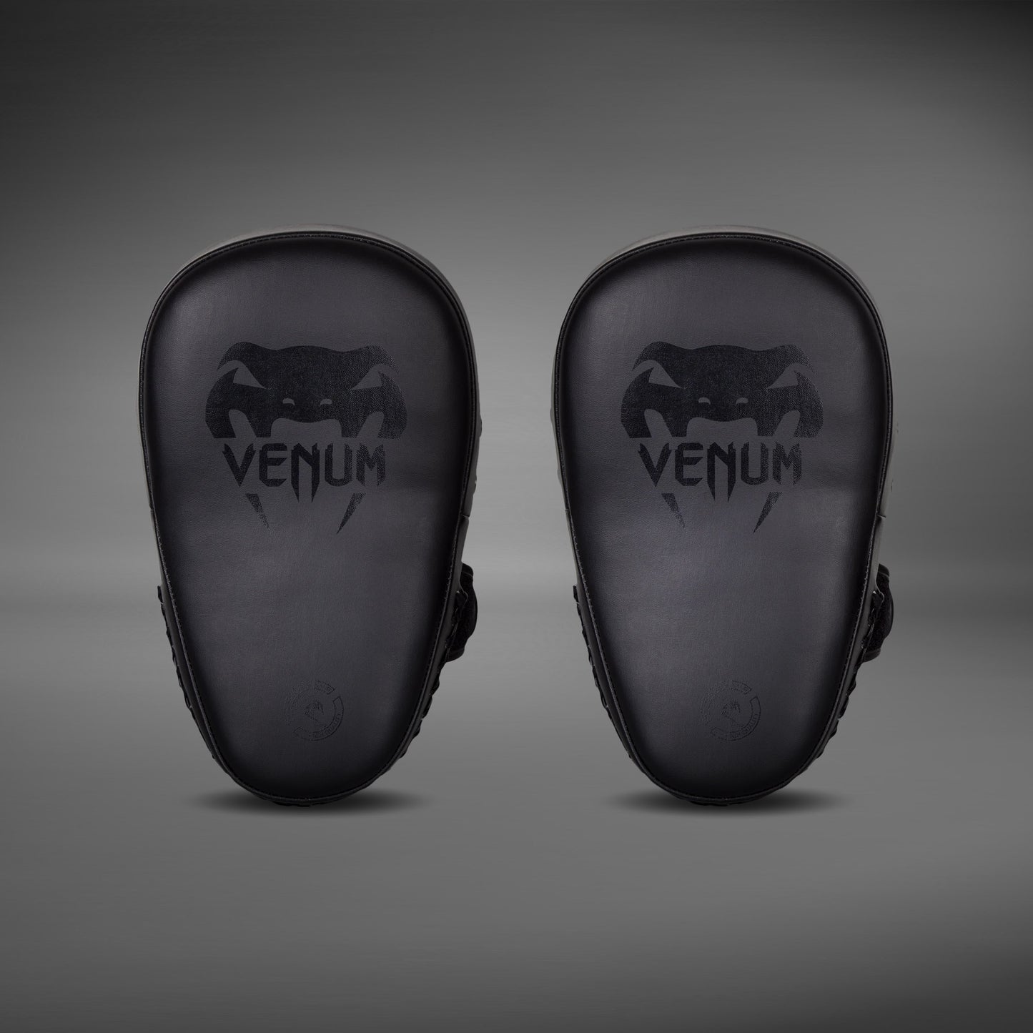 Venum Elite 빅 포커스 미트 – 블랙/블랙