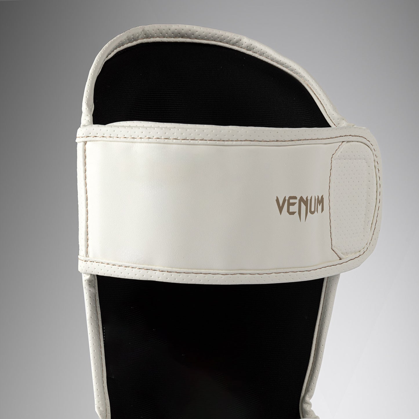 Venum Impact Evo Scales 정강이 보호대 – 아이보리