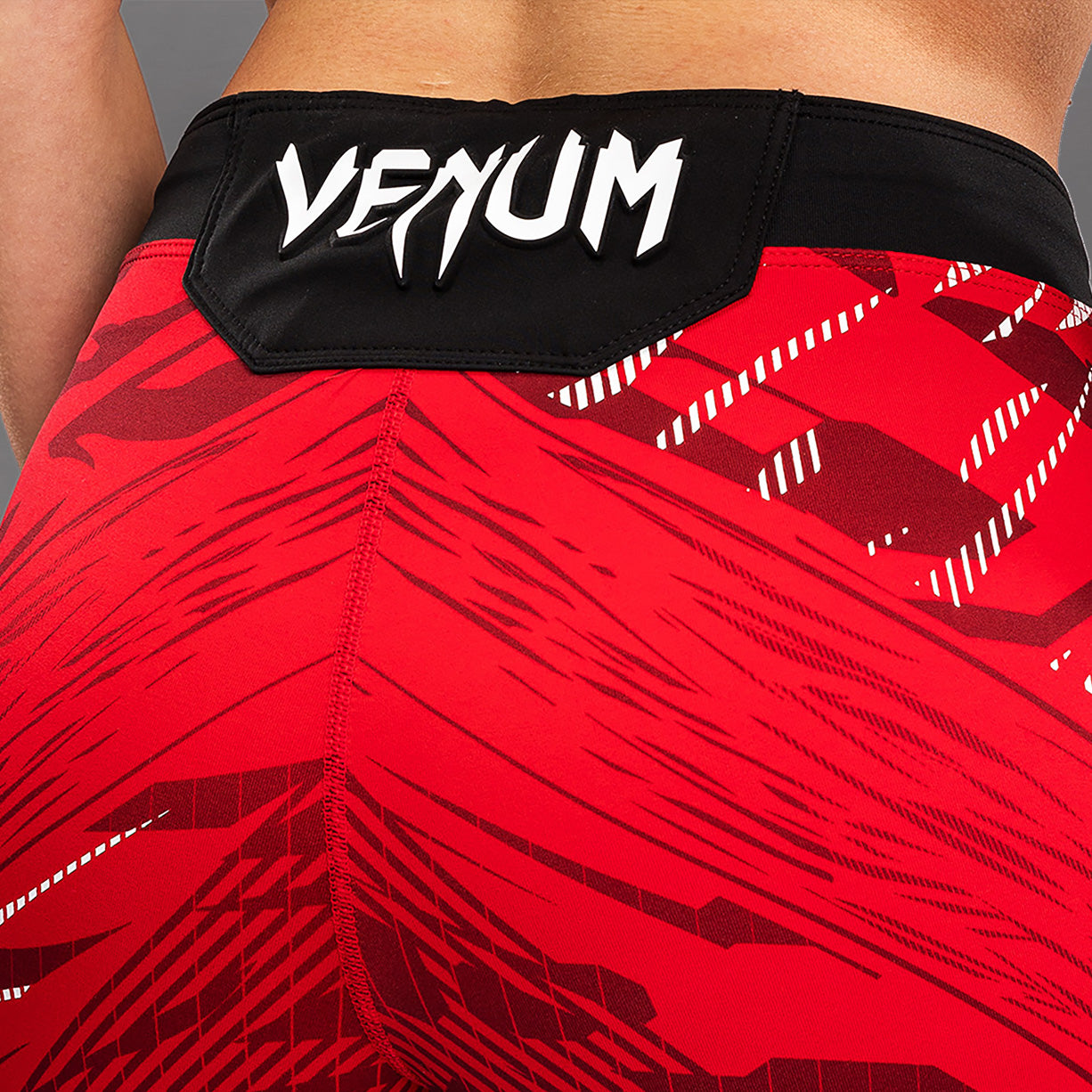 UFC Fusion by Venum 여성용 발리 투도 쇼츠 – 숏 핏 – 레드