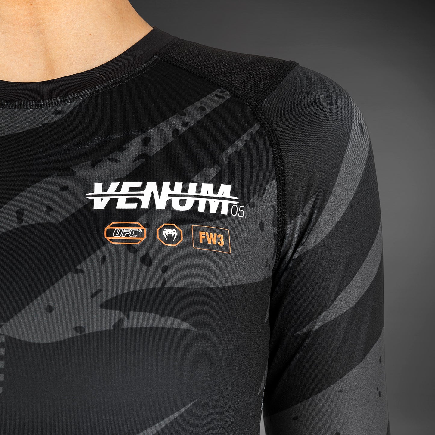 UFC Adrenaline by Venum Fight Week 여성용 퍼포먼스 긴팔 래쉬가드 – 어반 카모