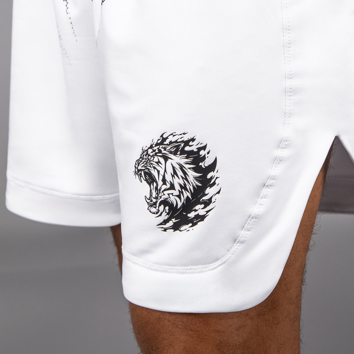 Venum x Mike Tyson: Tiger 복싱 쇼츠 – 옵티컬 화이트/딥 블랙