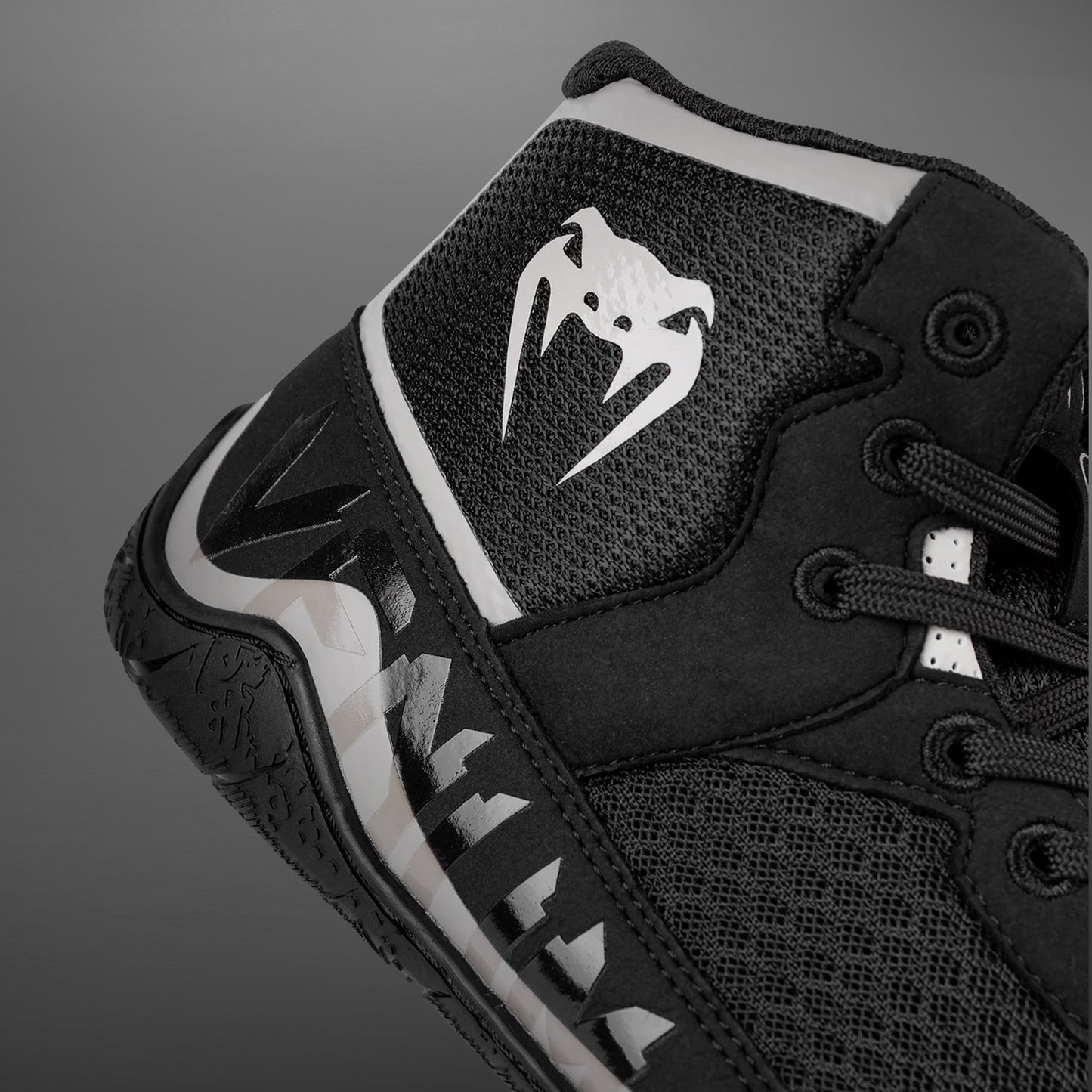 Venum Elite 레슬링 슈즈 – 블랙/샌드