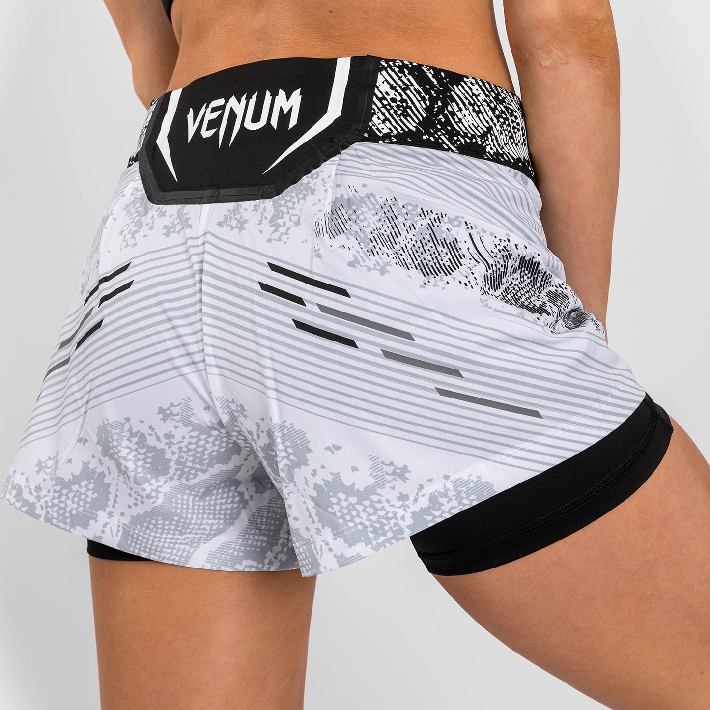 UFC Adrenaline by Venum 여성용 파이트 쇼츠 – 화이트