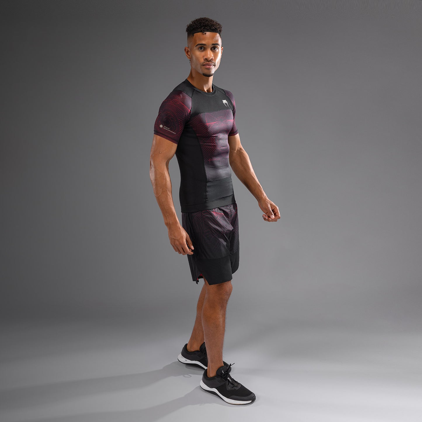Venum G-Fit Air 남성용 반팔 래쉬가드 – 딥 블랙/파이어 레드