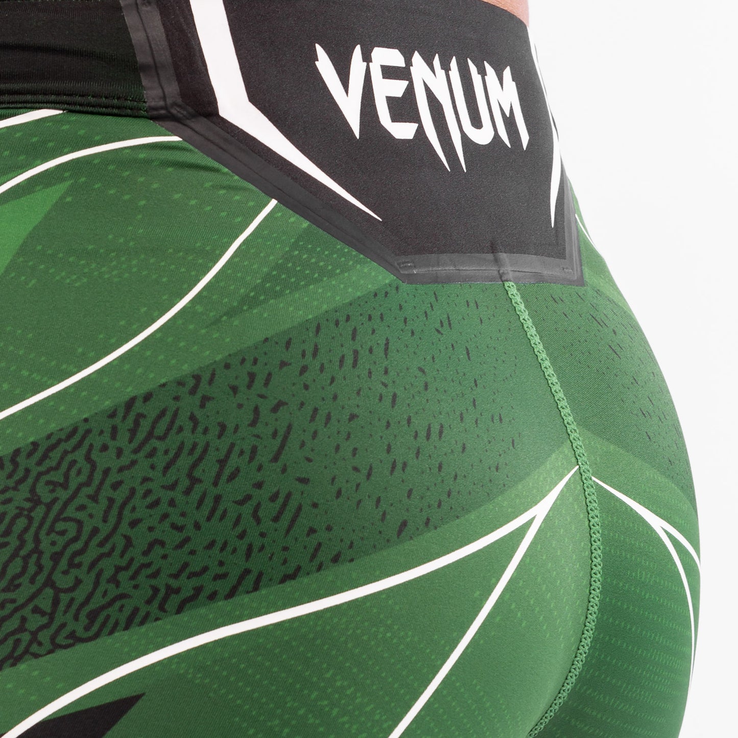 UFC Venum Authentic Fight Night 여성용 발리 투도 쇼츠 – 숏 핏 – 그린