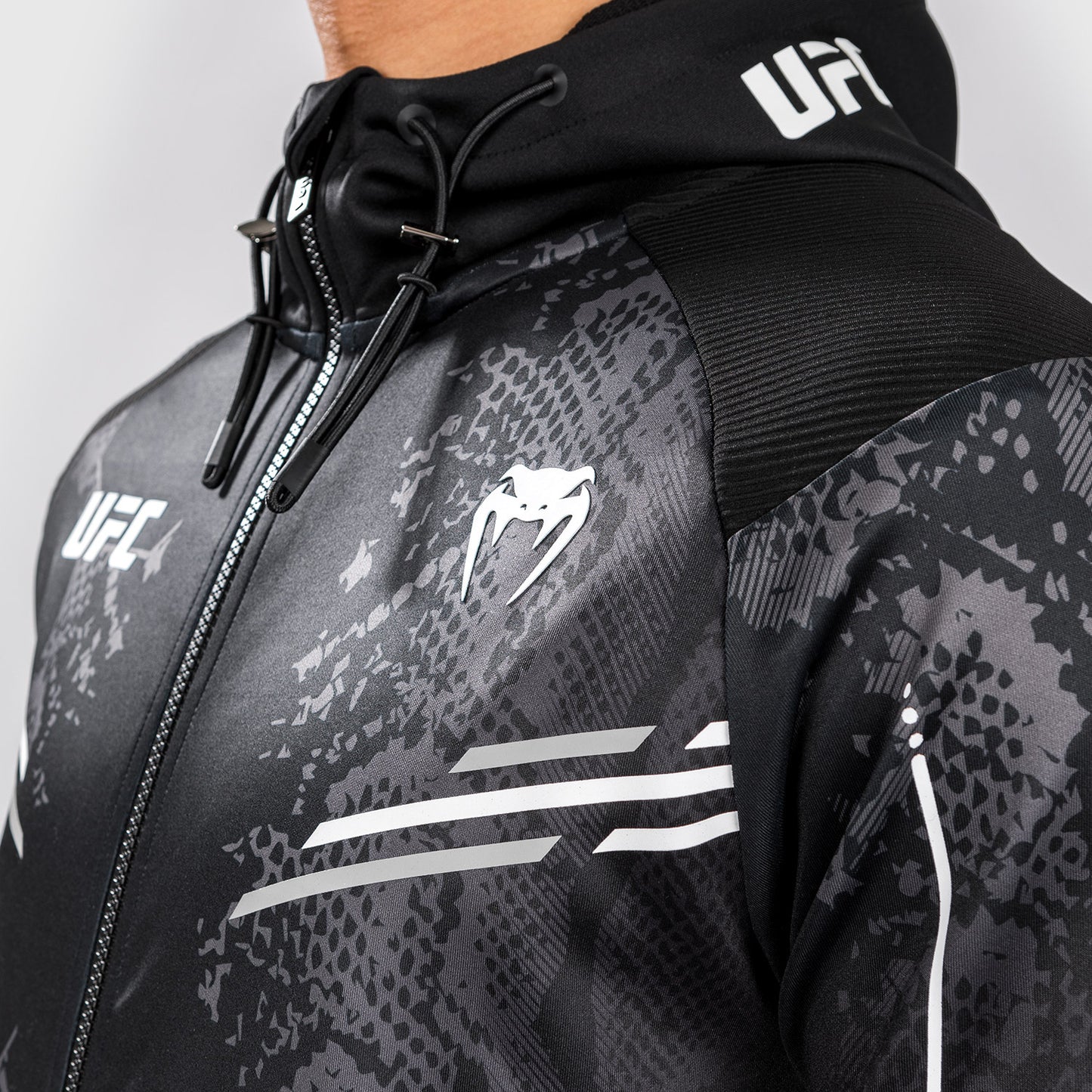 UFC Adrenaline by Venum Authentic Fight Night 남성용 워크아웃 후디 – 블랙