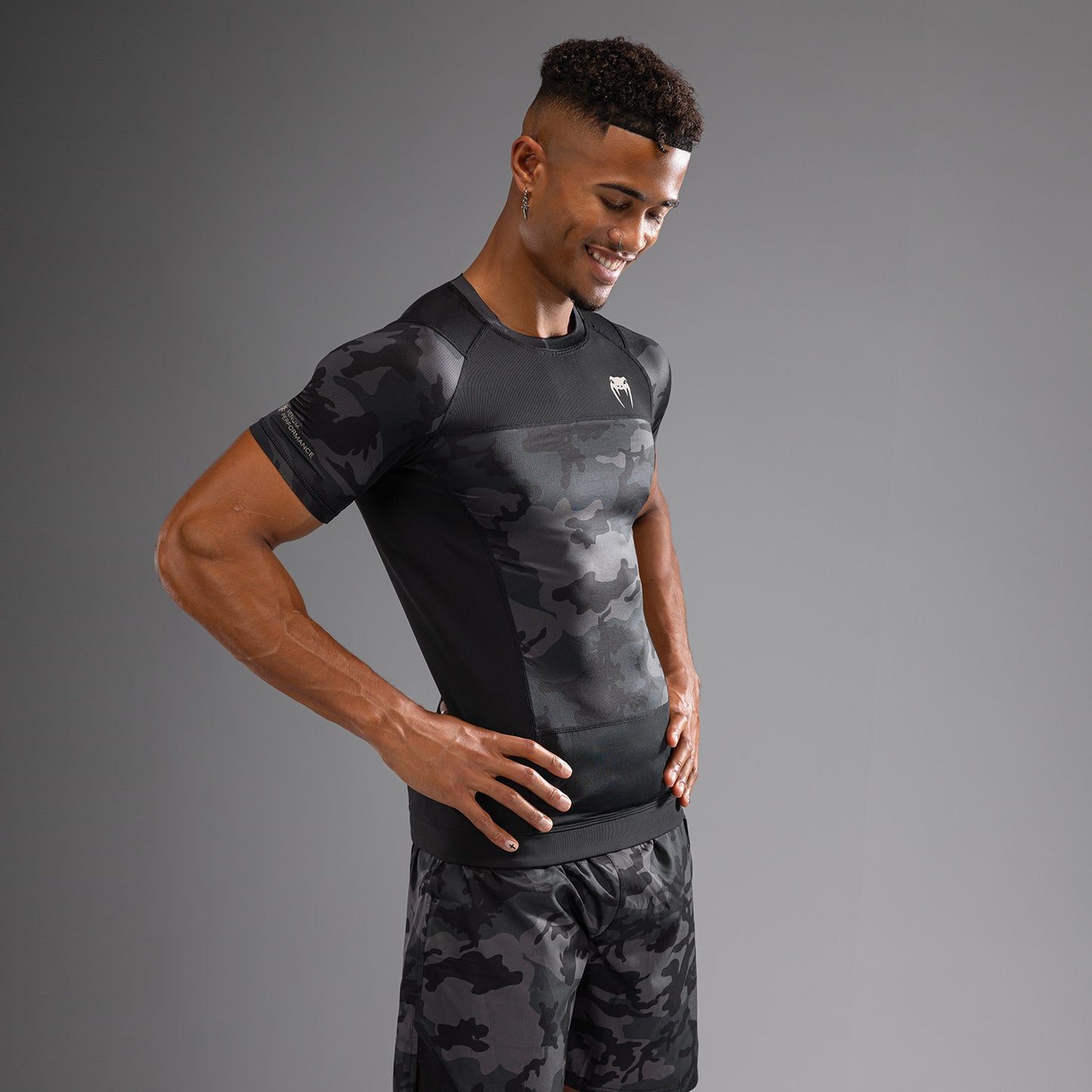 Venum G-Fit Air 남성용 반팔 래쉬가드 – 디지털 어반 카모