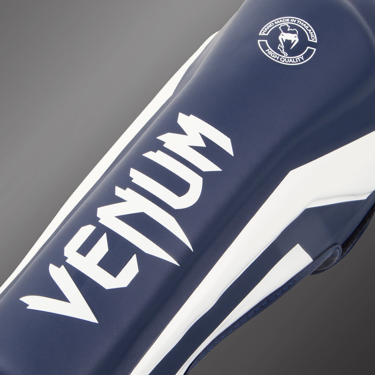 Venum Elite Standup 정강이 보호대 – 화이트/네이비 블루
