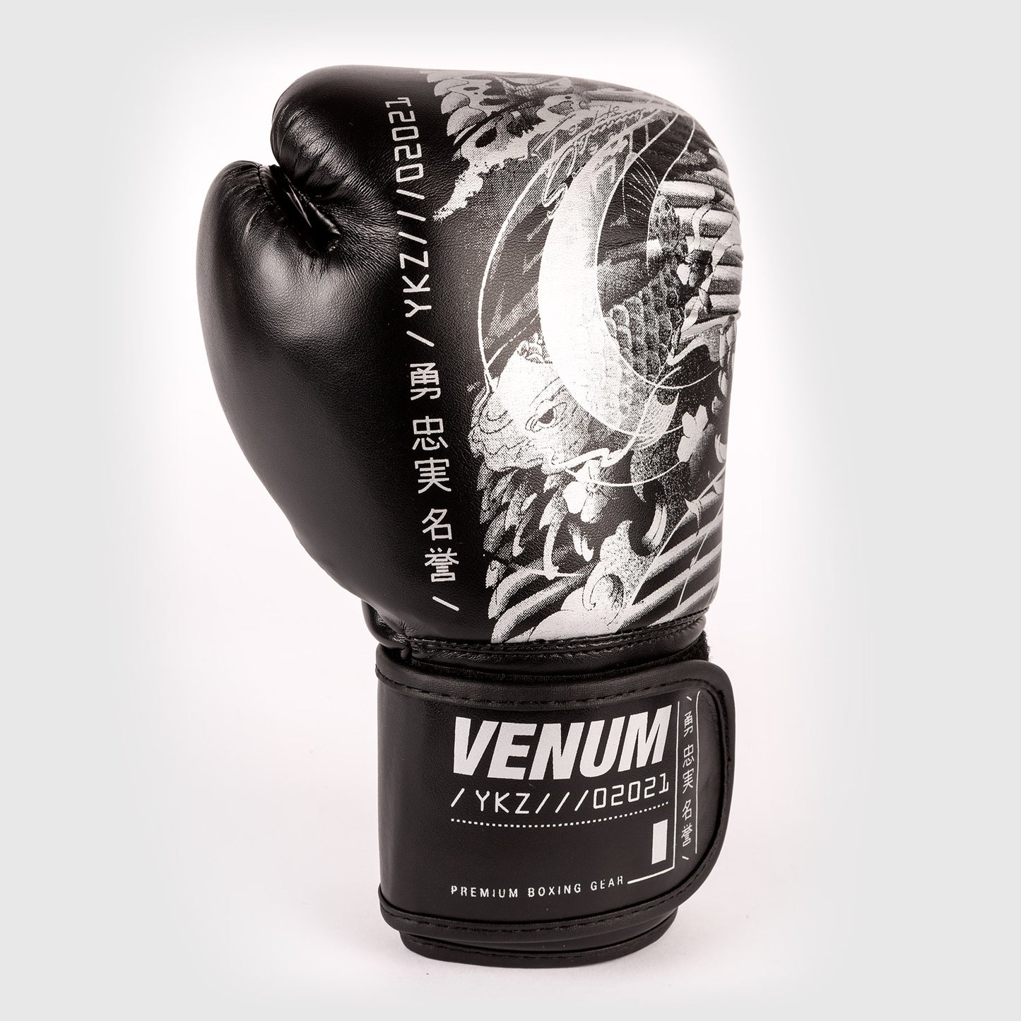 Venum YKZ21 키즈용 복싱 글러브 – 블랙/화이트