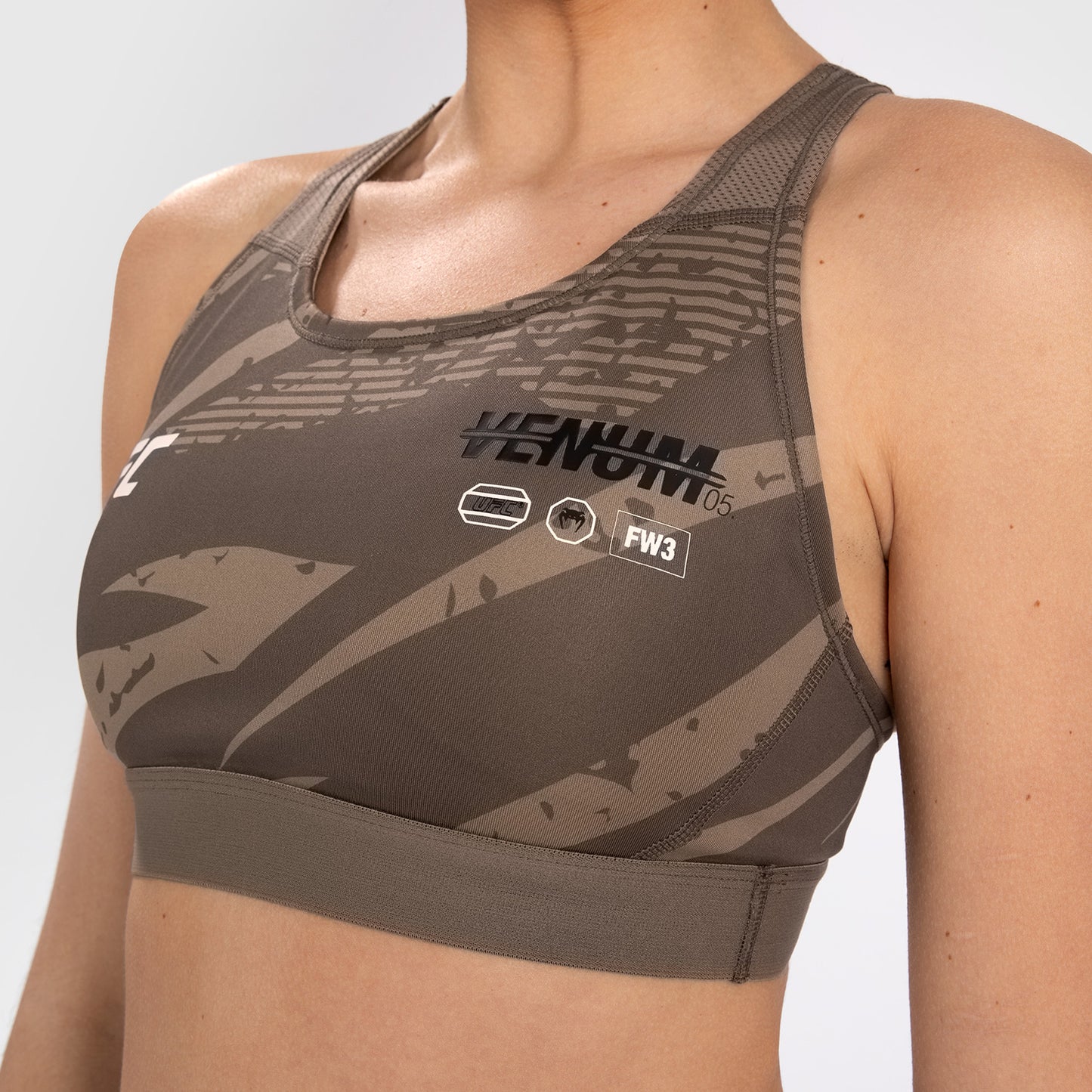 UFC Adrenaline by Venum Fight Week 여성용 스포츠 브라 – 데저트 카모