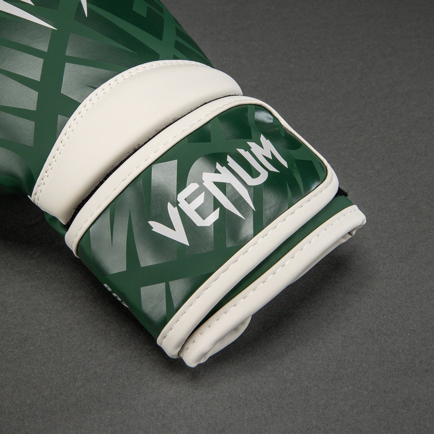 Venum Contender 1.5 XT 복싱 글러브 – 포레스트 그린/오프 화이트