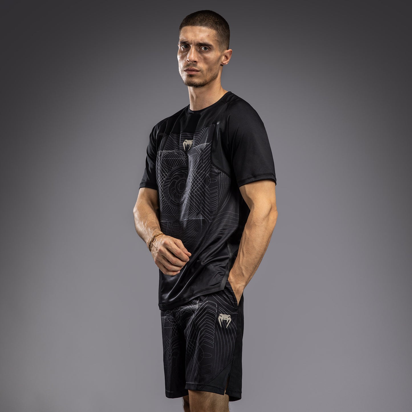 Venum G-Fit Air 남성용 드라이 테크 티셔츠 – 딥 블랙/데저트 샌드