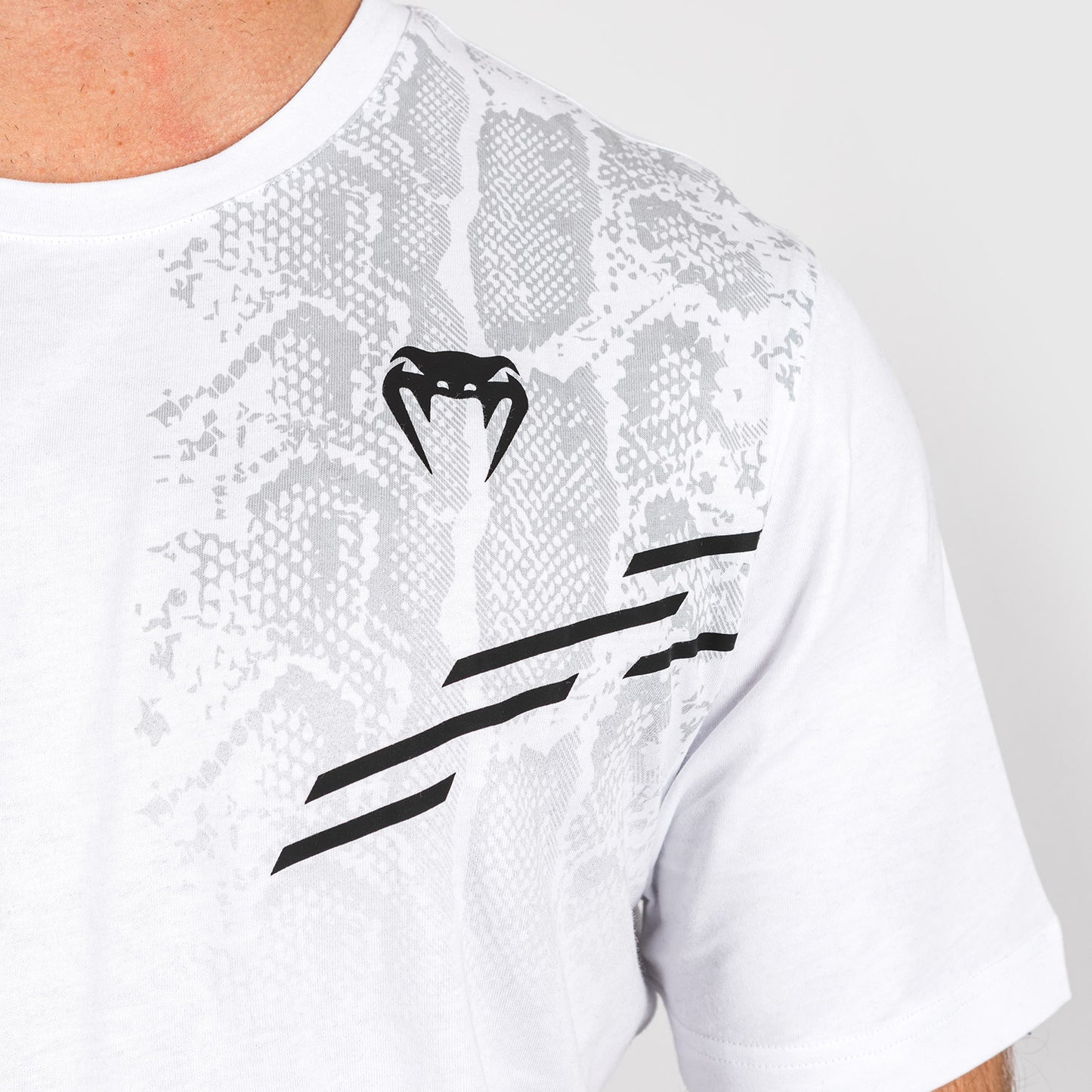 UFC Adrenaline by Venum Replica 남성용 반팔 티셔츠 – 화이트