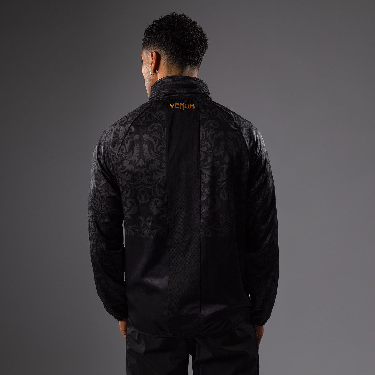 Venum x Topuria Unmatched Edition 트랙 자켓 – 블랙/골드