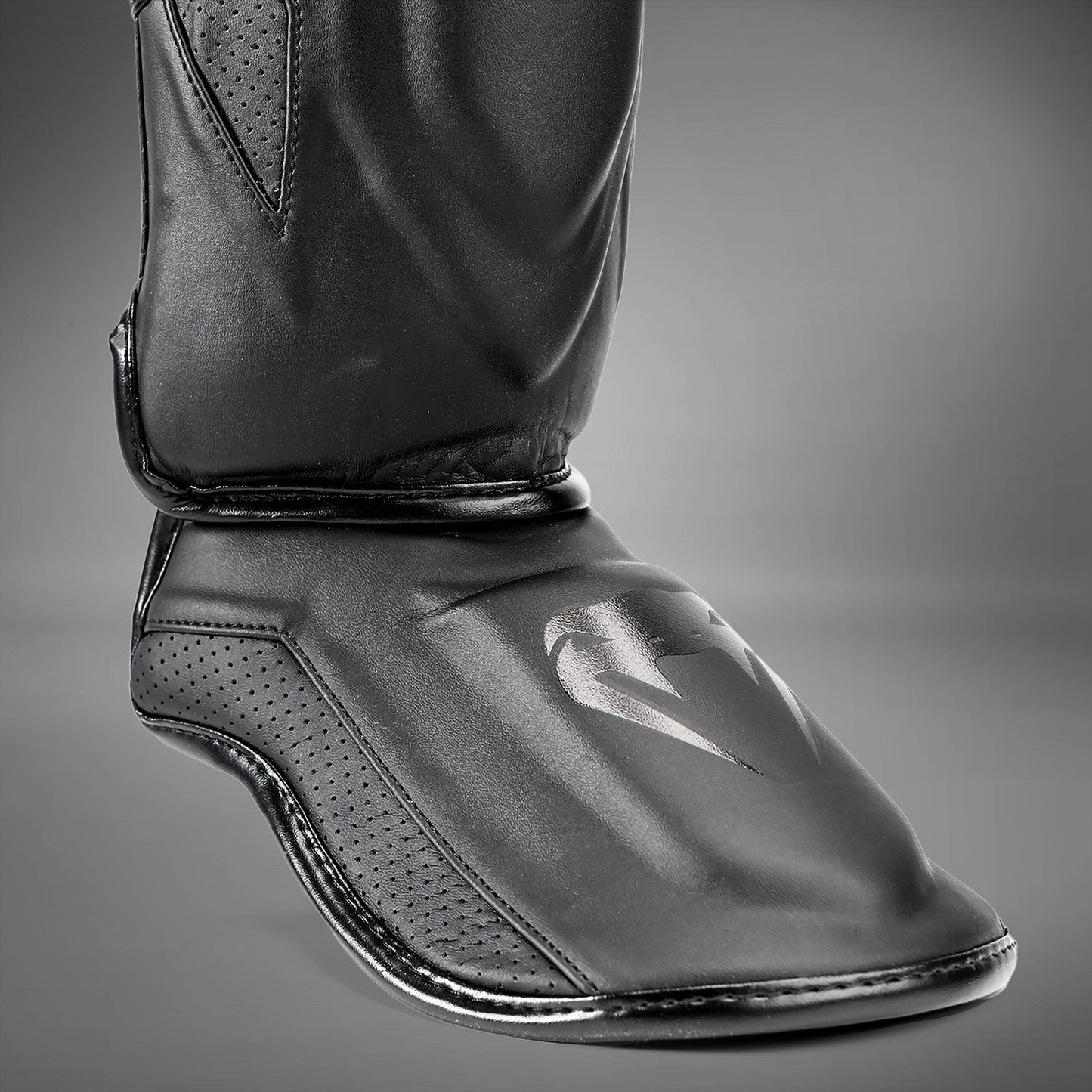 Shin Guards Elite Evo Venum – 블랙/블랙