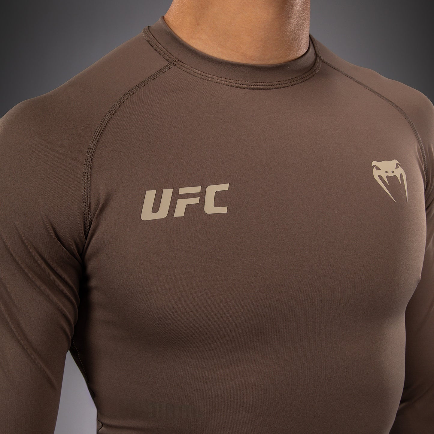 Venum UFC Unity by Venum Authentic Fight Week 남성 기능성 긴팔 래쉬가드 - 브라운