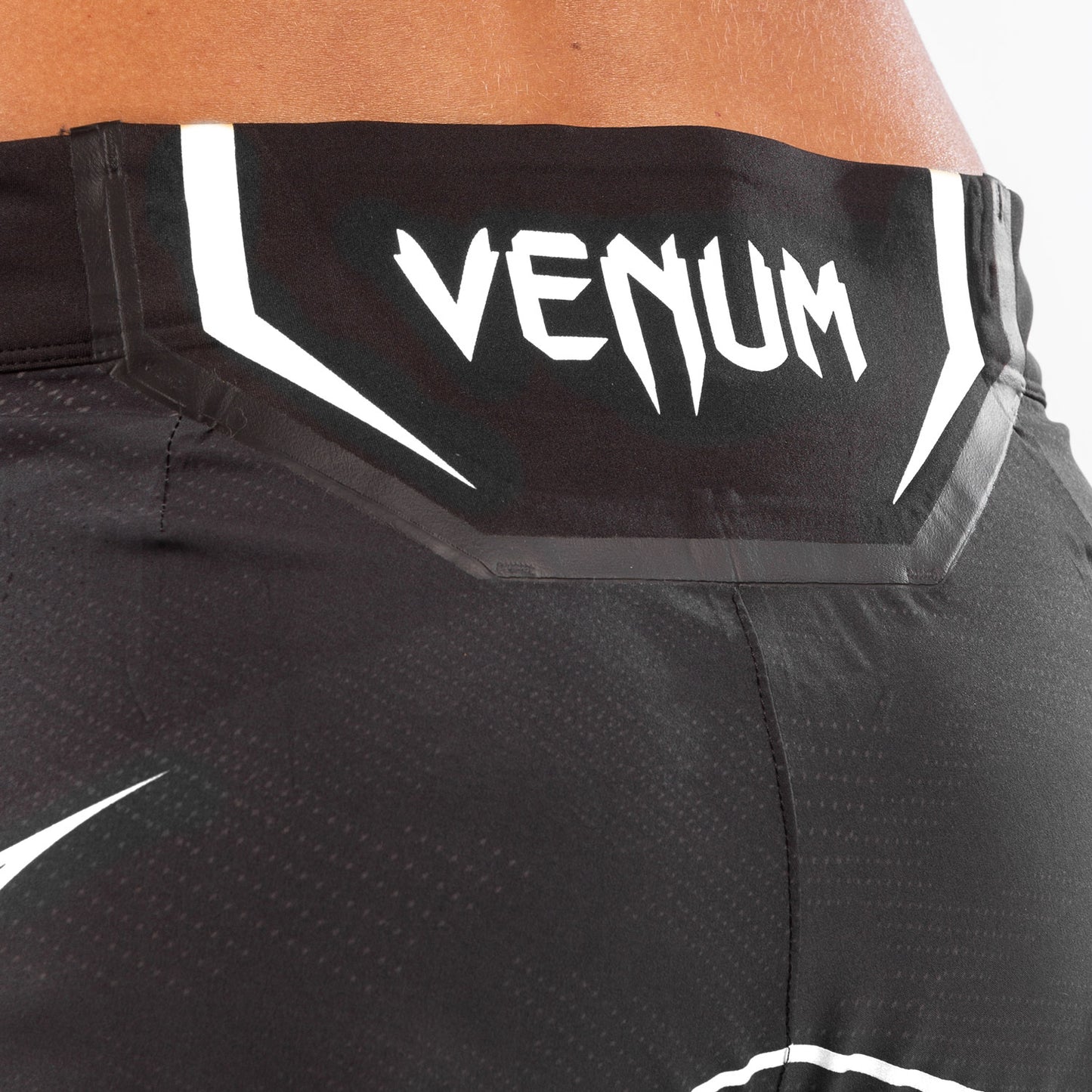 UFC Venum Authentic Fight Night 여성용 쇼츠 – 롱 핏 – 블랙