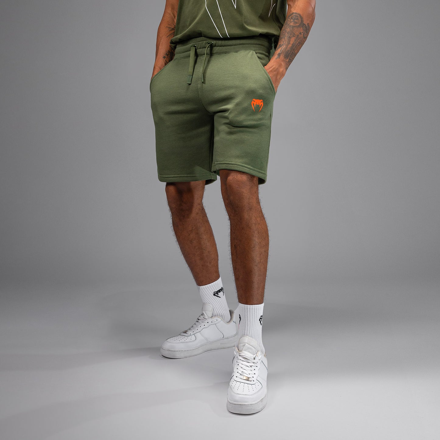 Venum Classic 쇼츠 – 카키