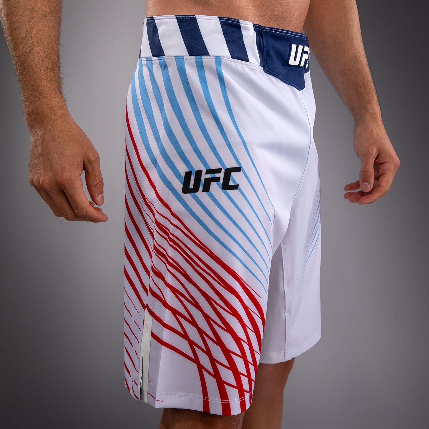 Official UFC Freedom 250 by Venum 남성용 Authentic Fight Night 파이트 쇼츠 롱 핏 - 화이트