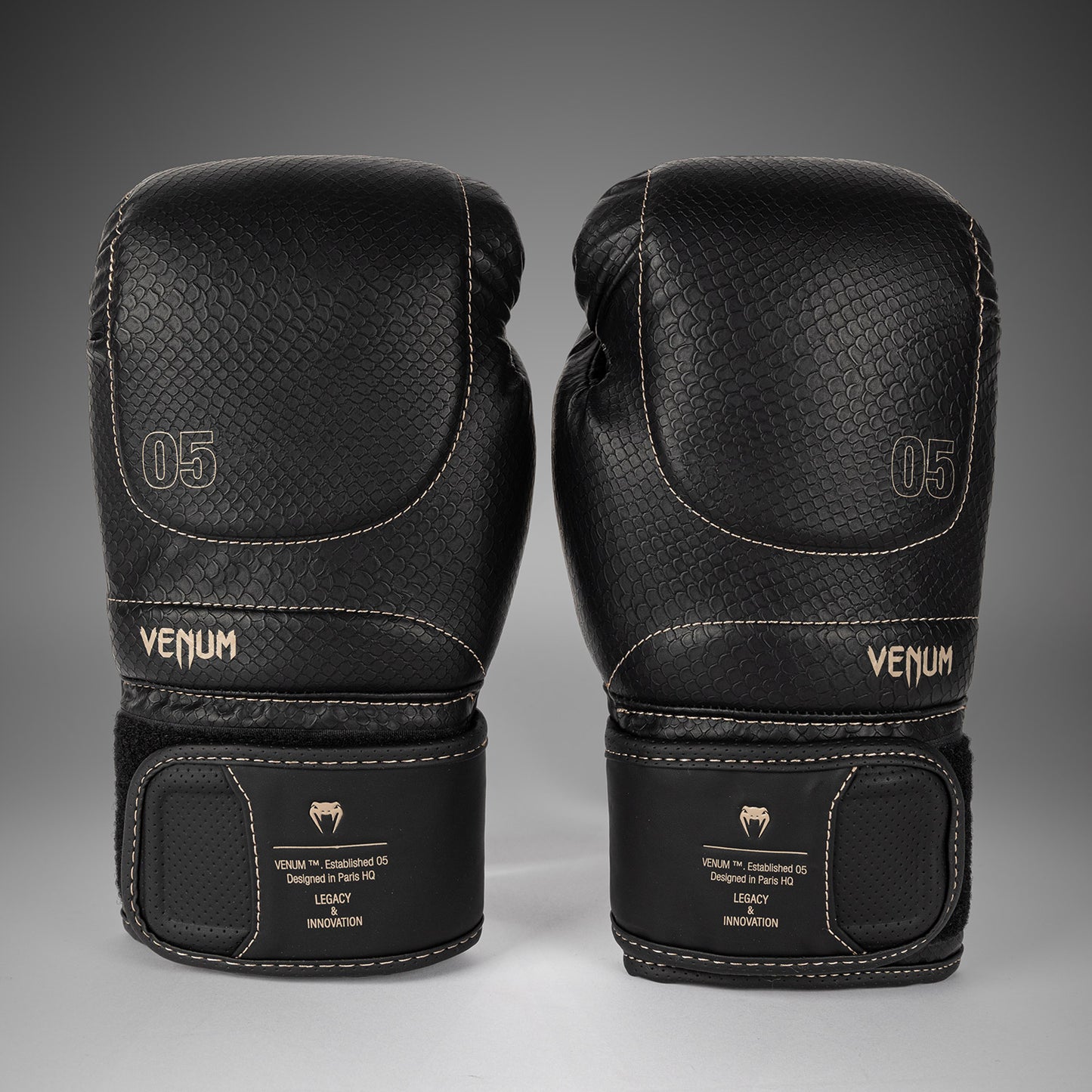 Venum Impact Evo Scales 복싱 글러브 – 블랙