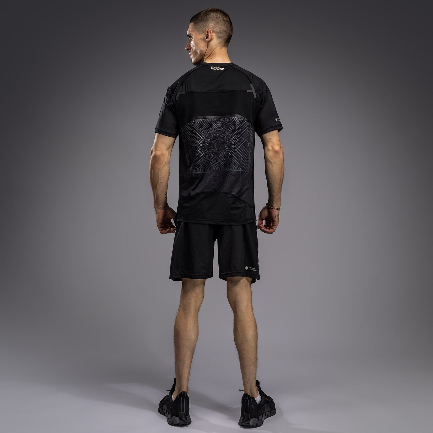 Venum G-Fit Air 남성용 드라이 테크 티셔츠 – 딥 블랙/데저트 샌드