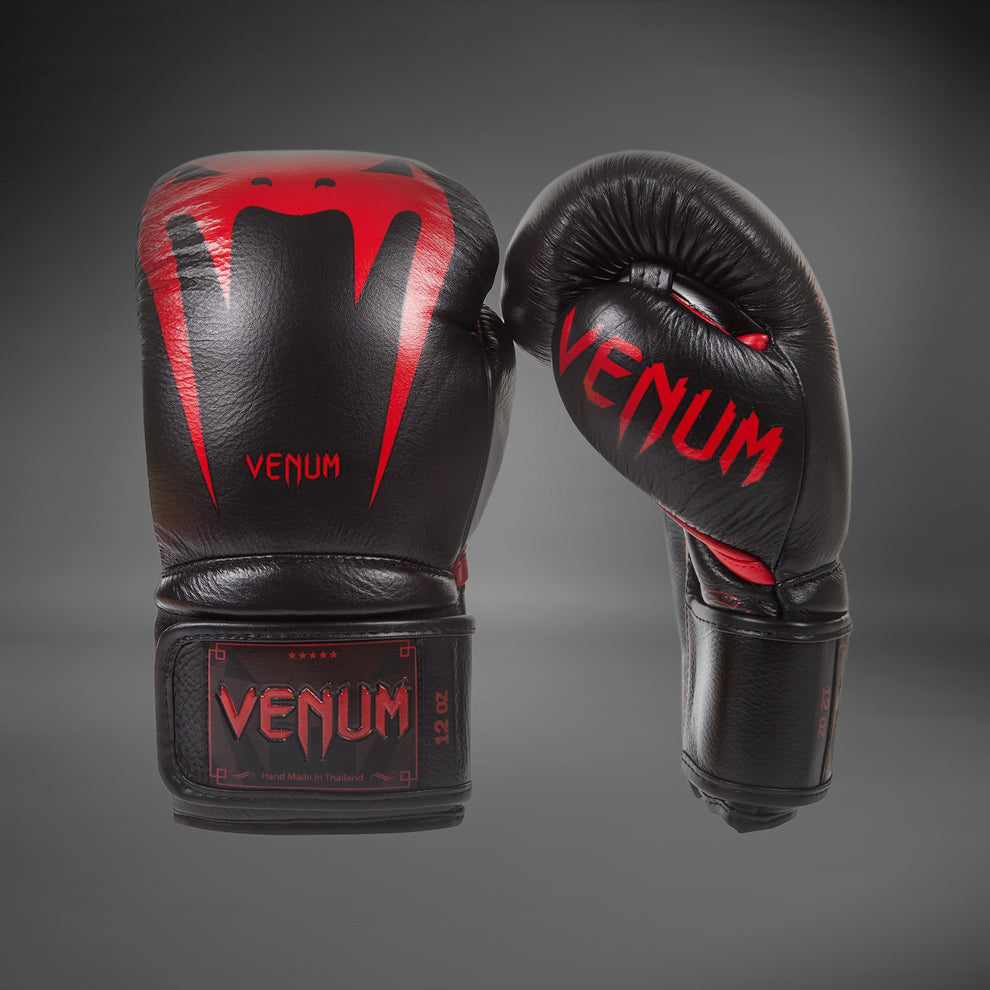 Venum Giant 3.0 복싱 글러브 – 나파 가죽 블랙 데빌