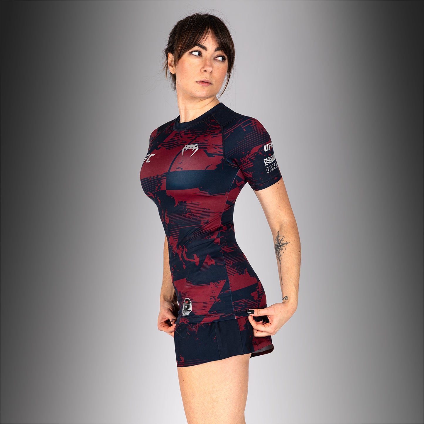 Women’s UFC Zenith by Venum 네이비 블루 오센틱 파이트 위크 퍼포먼스 반팔 래쉬가드