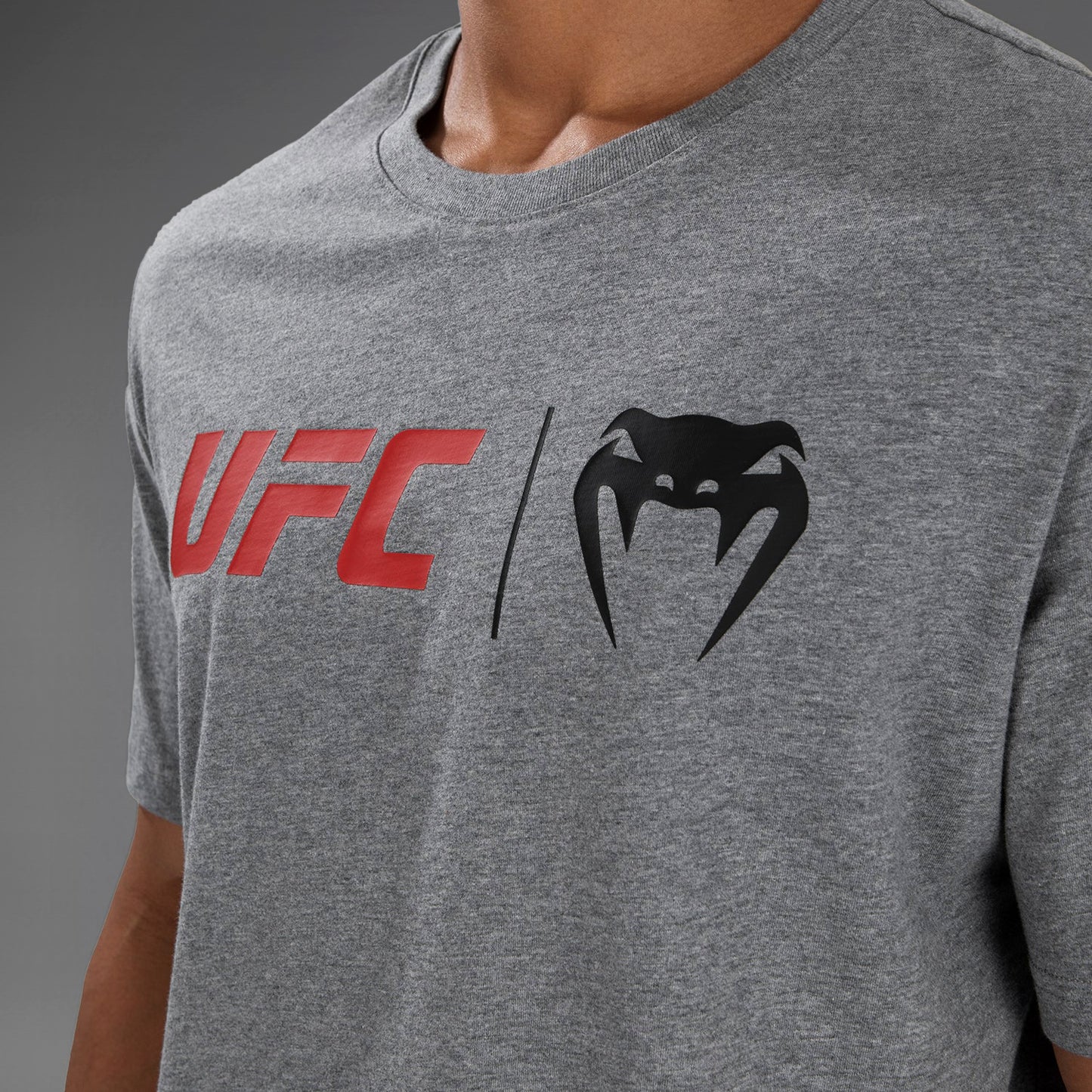 UFC Venum Classic 티셔츠 – 그레이/레드