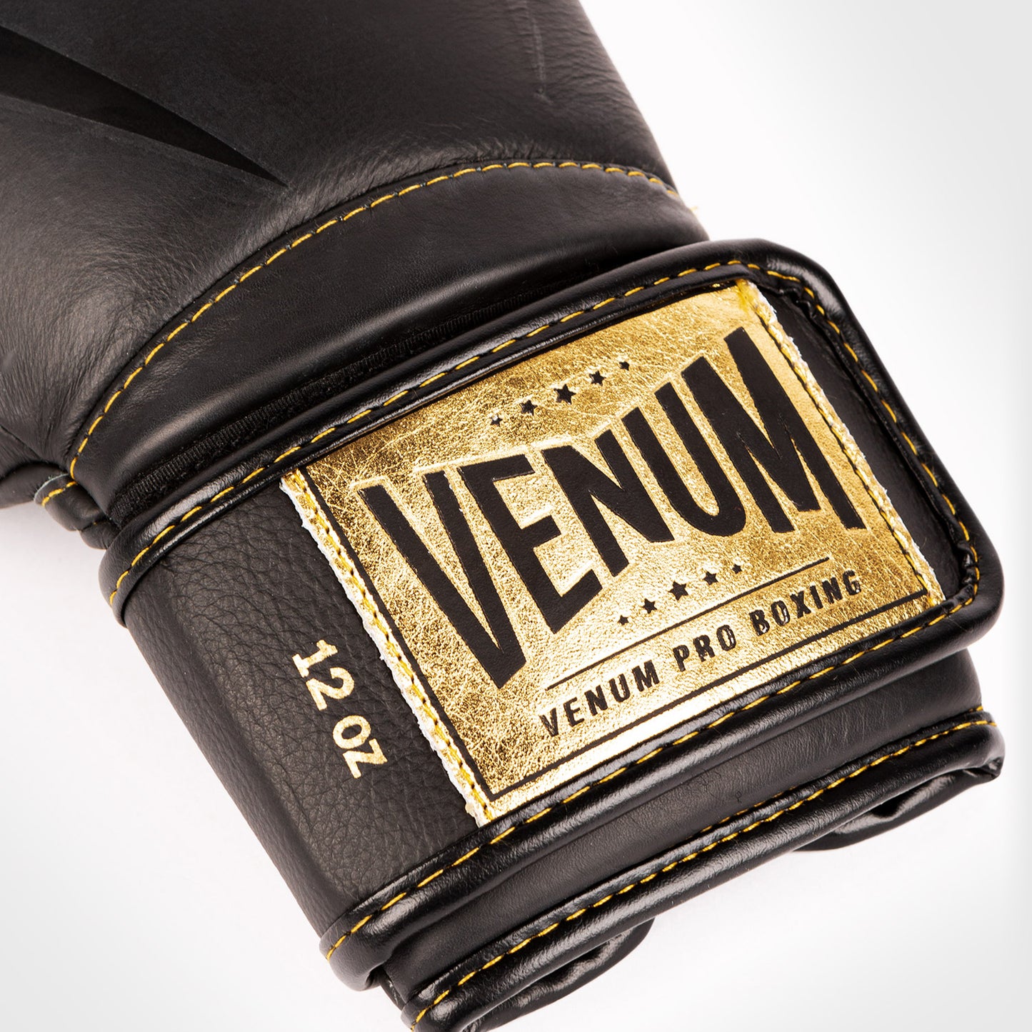 Venum Giant 2.0 프로 복싱 글러브 벨크로 – 블랙/블랙-골드