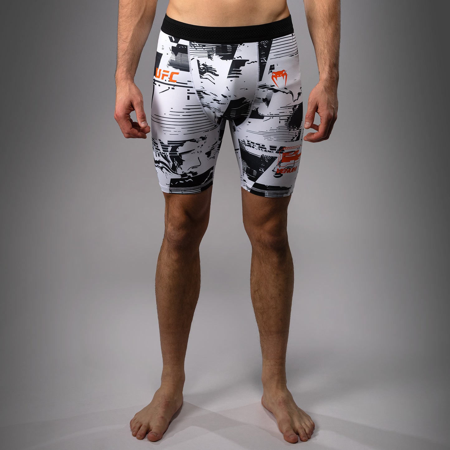 남성용 UFC Zenith by Venum 화이트 오센틱 파이트 위크 퍼포먼스 발리 투도 쇼츠