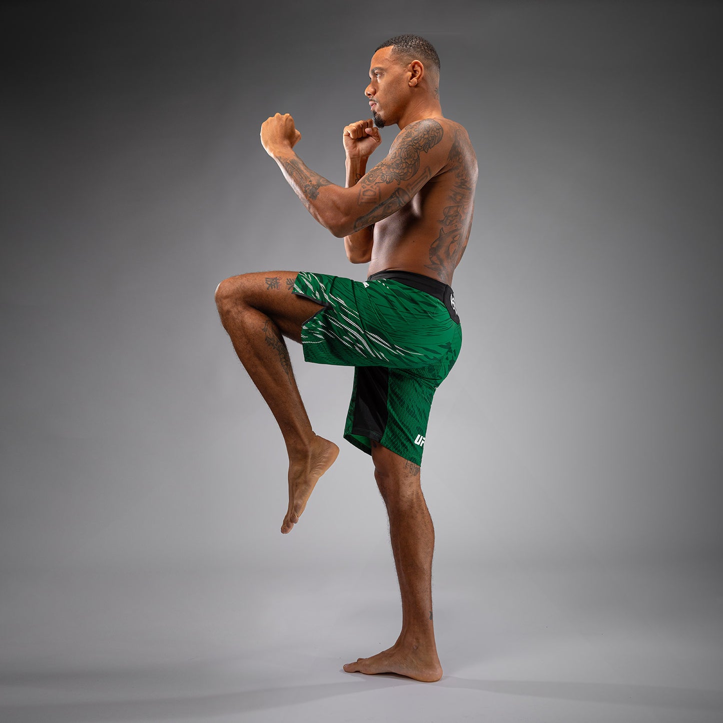 UFC Fusion by Venum Authentic Fight Night 남성용 파이트 쇼츠 – 롱 핏 – 그린
