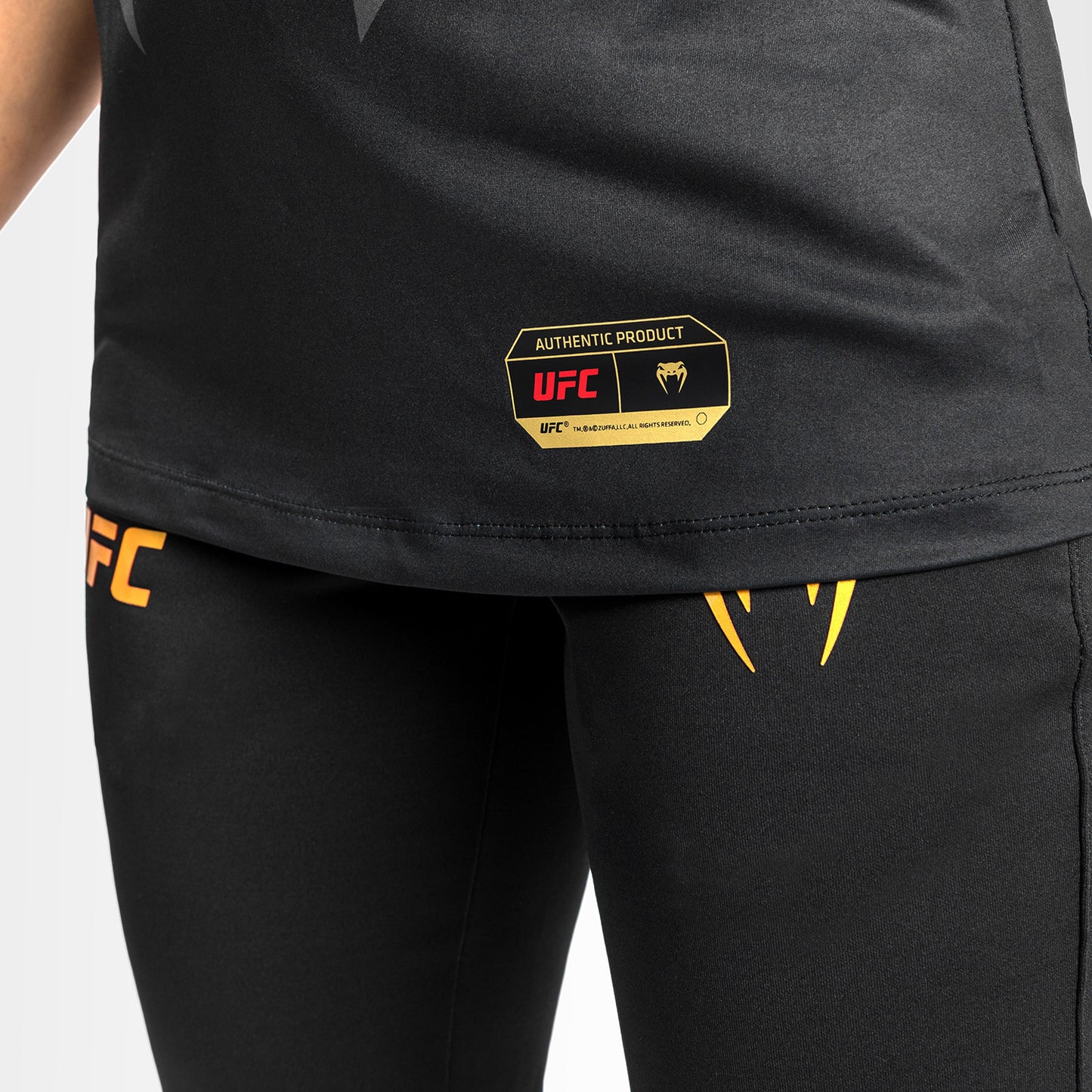 UFC Venum Authentic Fight Night 2.0 키트 by Venum 여성용 워크아웃 저지 – 챔피언