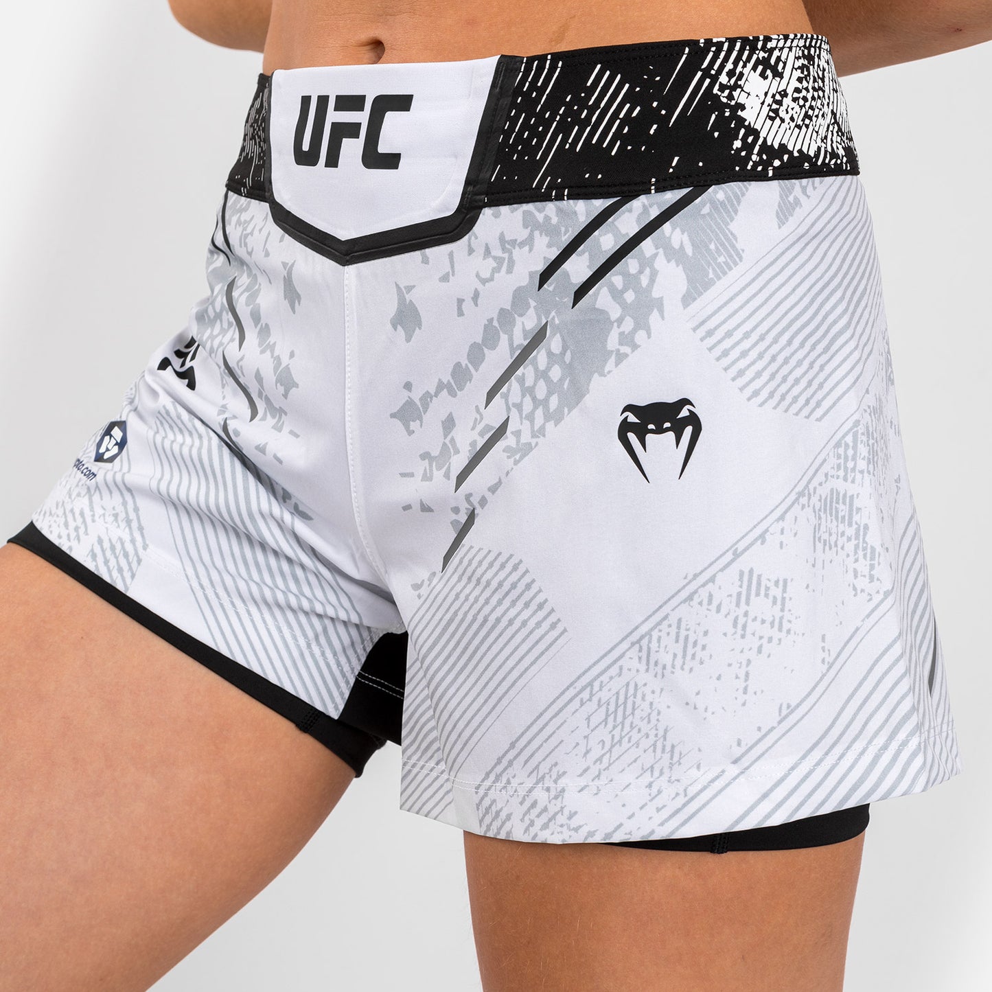 UFC Adrenaline by Venum 여성용 파이트 쇼츠 – 화이트