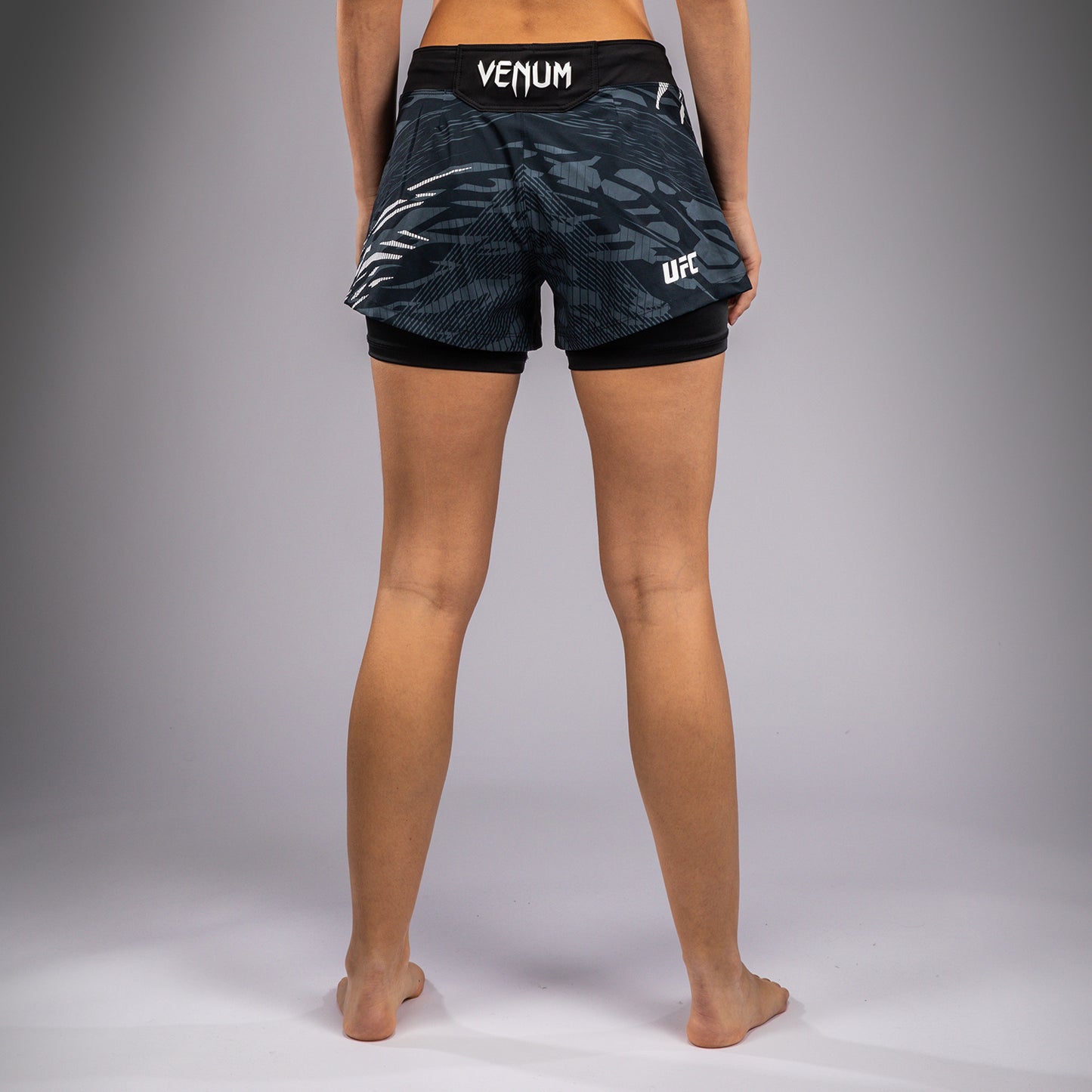 UFC Fusion by Venum 여성용 파이트 쇼츠 – 블랙