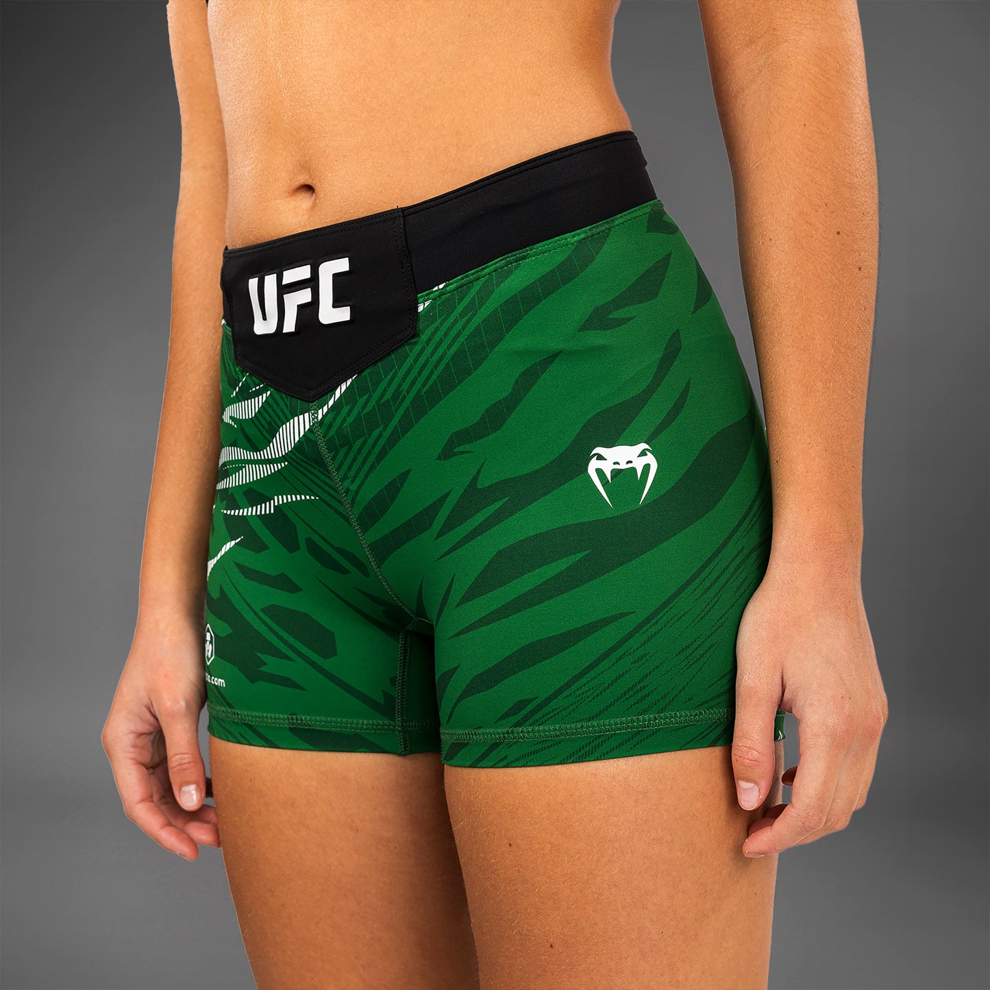 UFC Fusion by Venum 여성용 발리 투도 쇼츠 – 숏 핏 – 그린